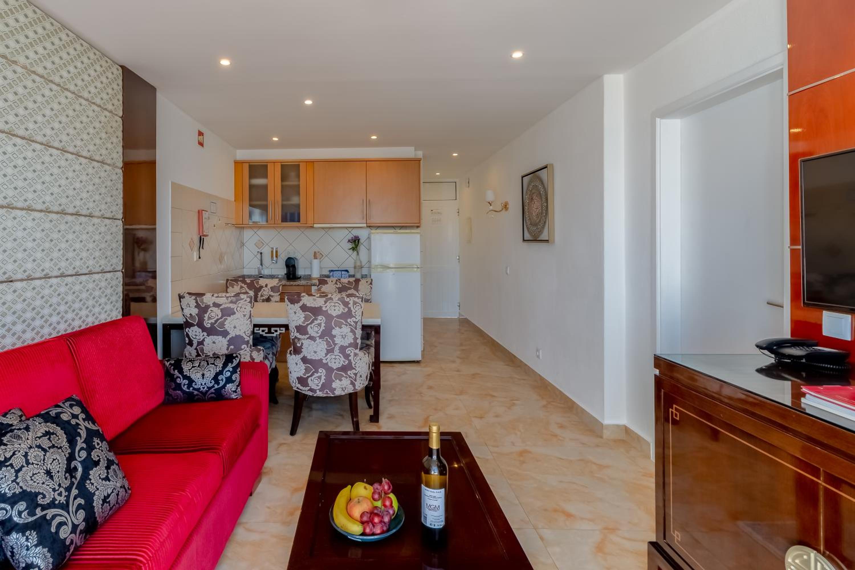 Deluxe One Bedroom  Suite (2 Adults + 1 Child) - Photo 5
