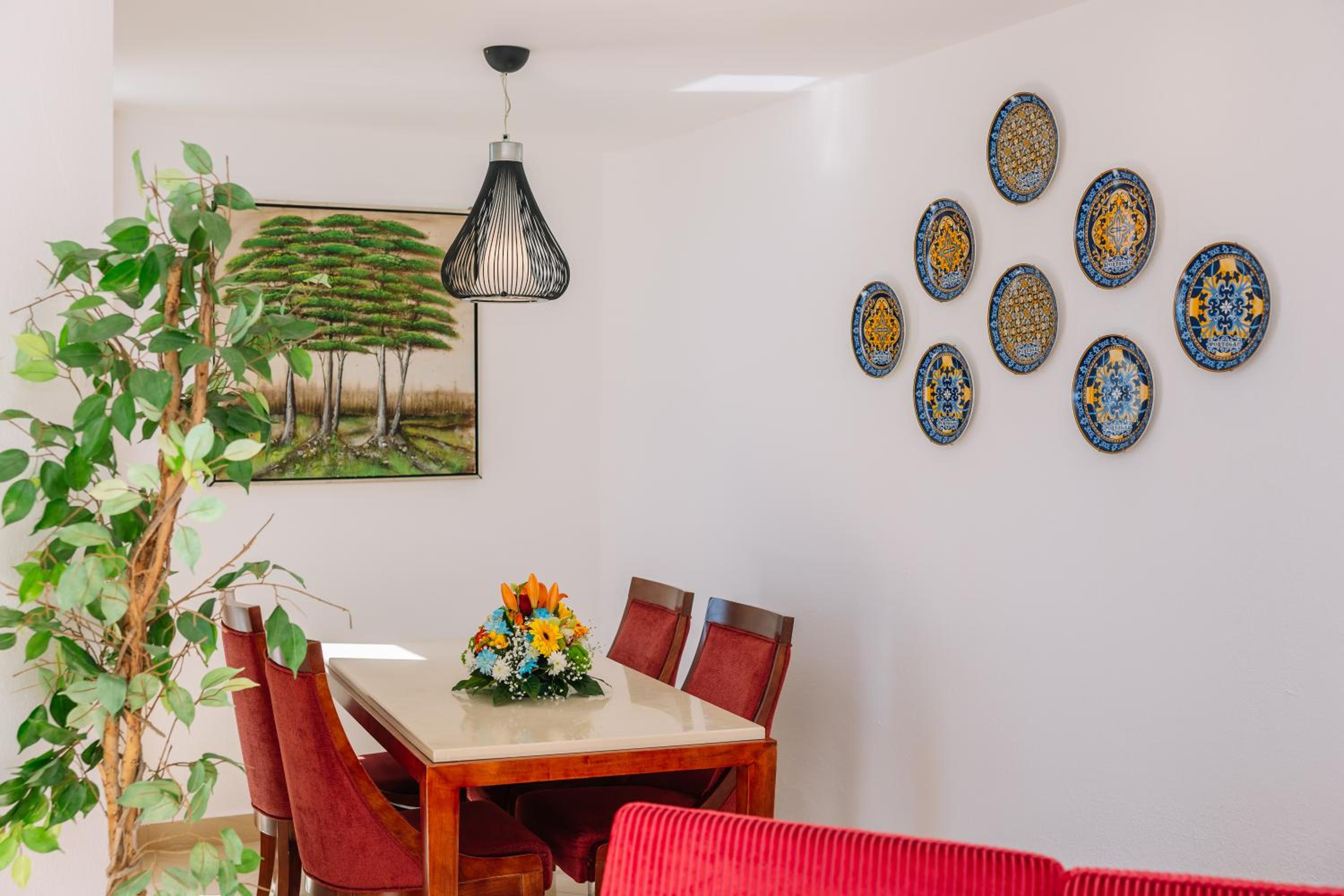Deluxe One Bedroom  Suite (2 Adults + 1 Child) - Photo 3