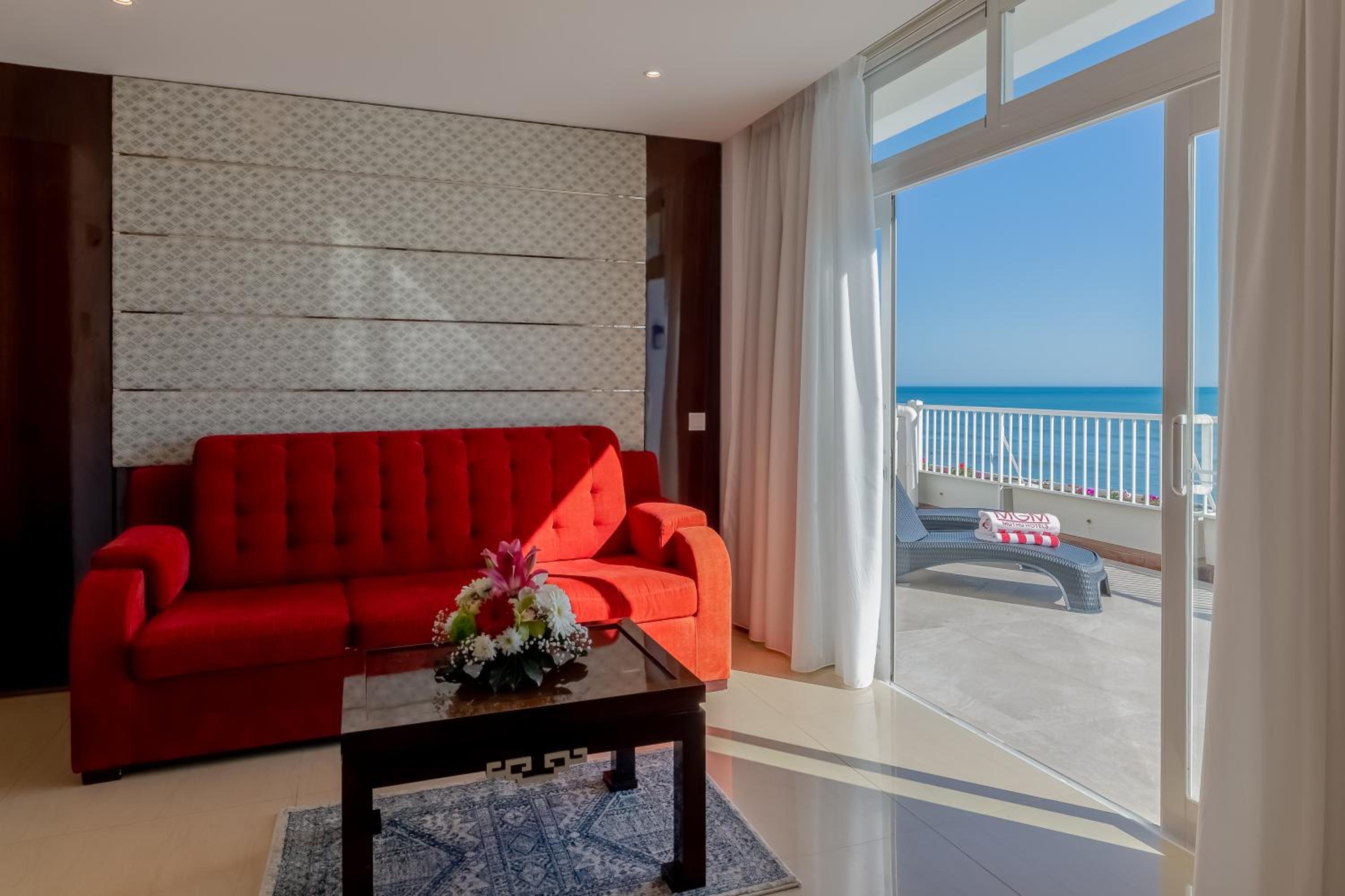 Deluxe One Bedroom  Suite (2 Adults + 1 Child) - Photo 7