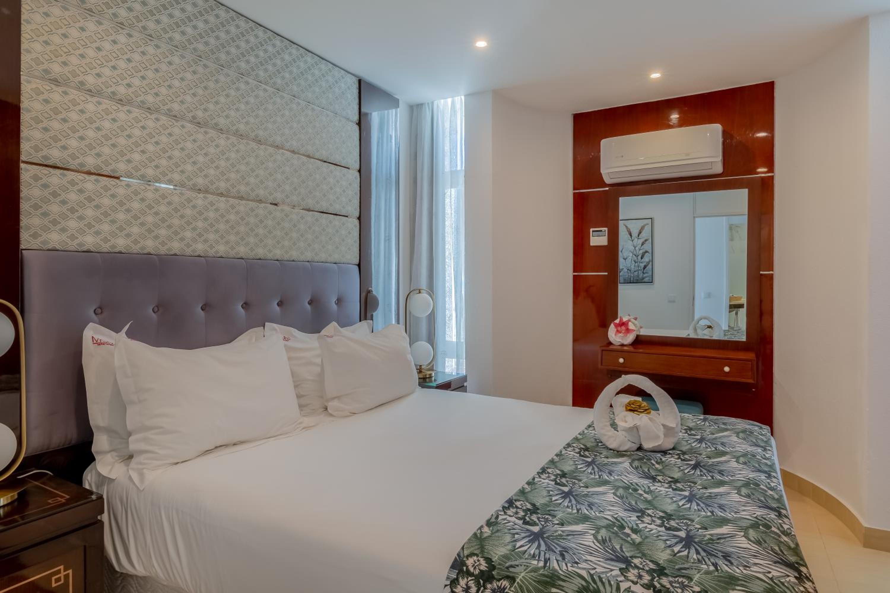 Deluxe One Bedroom  Suite (2 Adults + 1 Child) - Photo 19