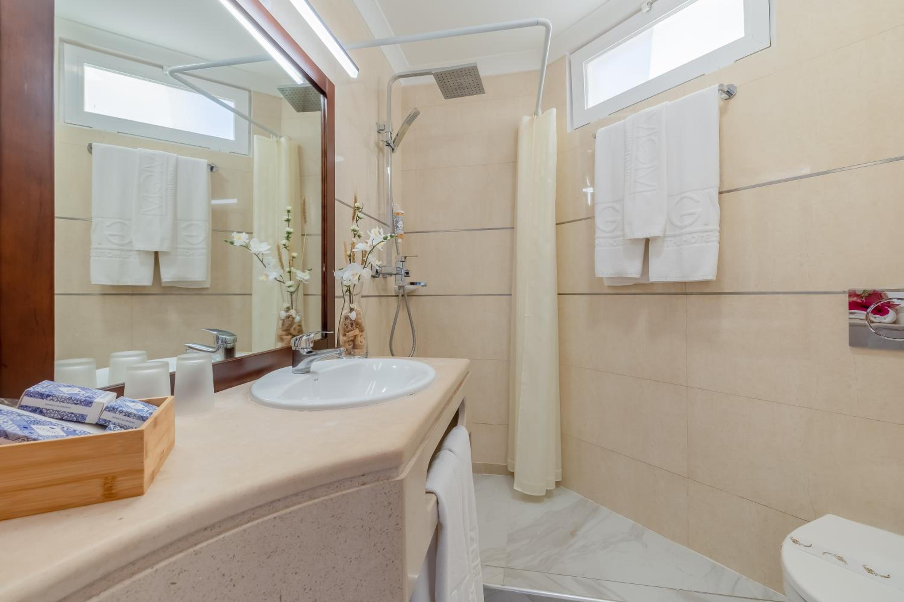 Deluxe Two Bedroom  Suite (6 Adults) thumbnail 6