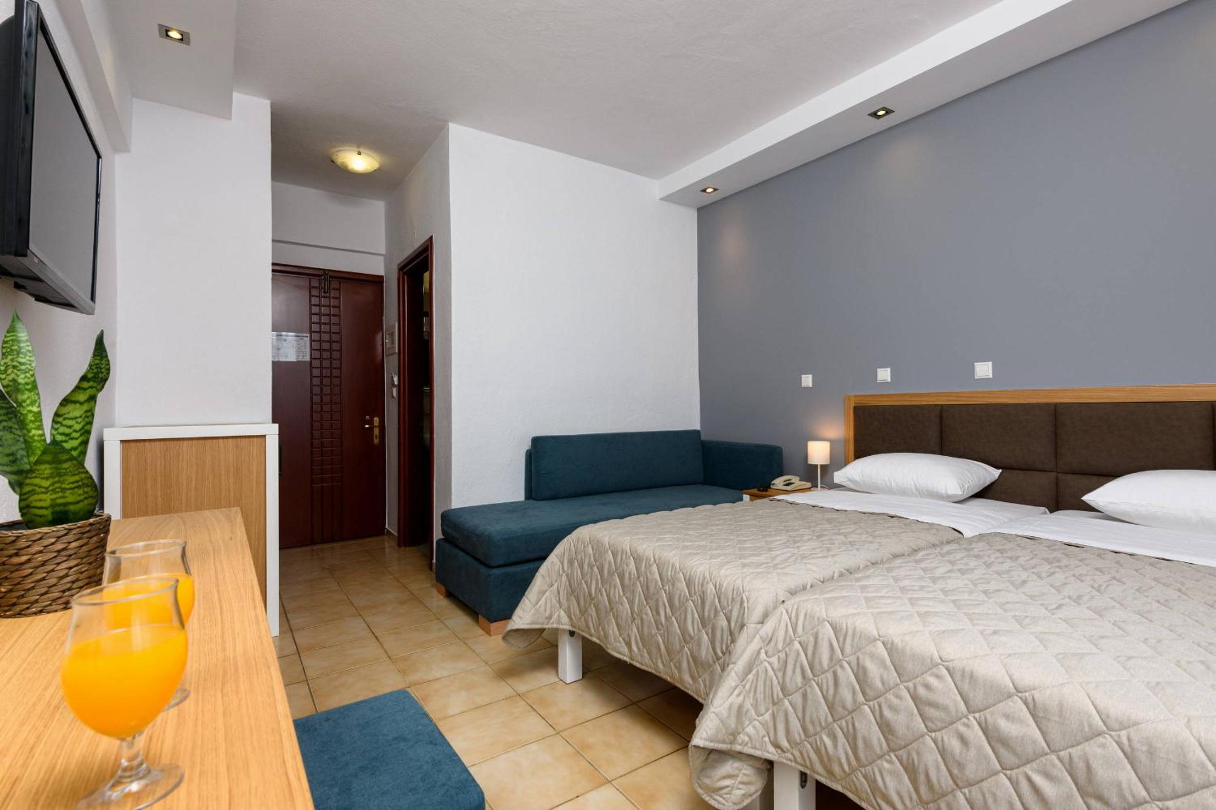 Double or Twin Room - Photo 3