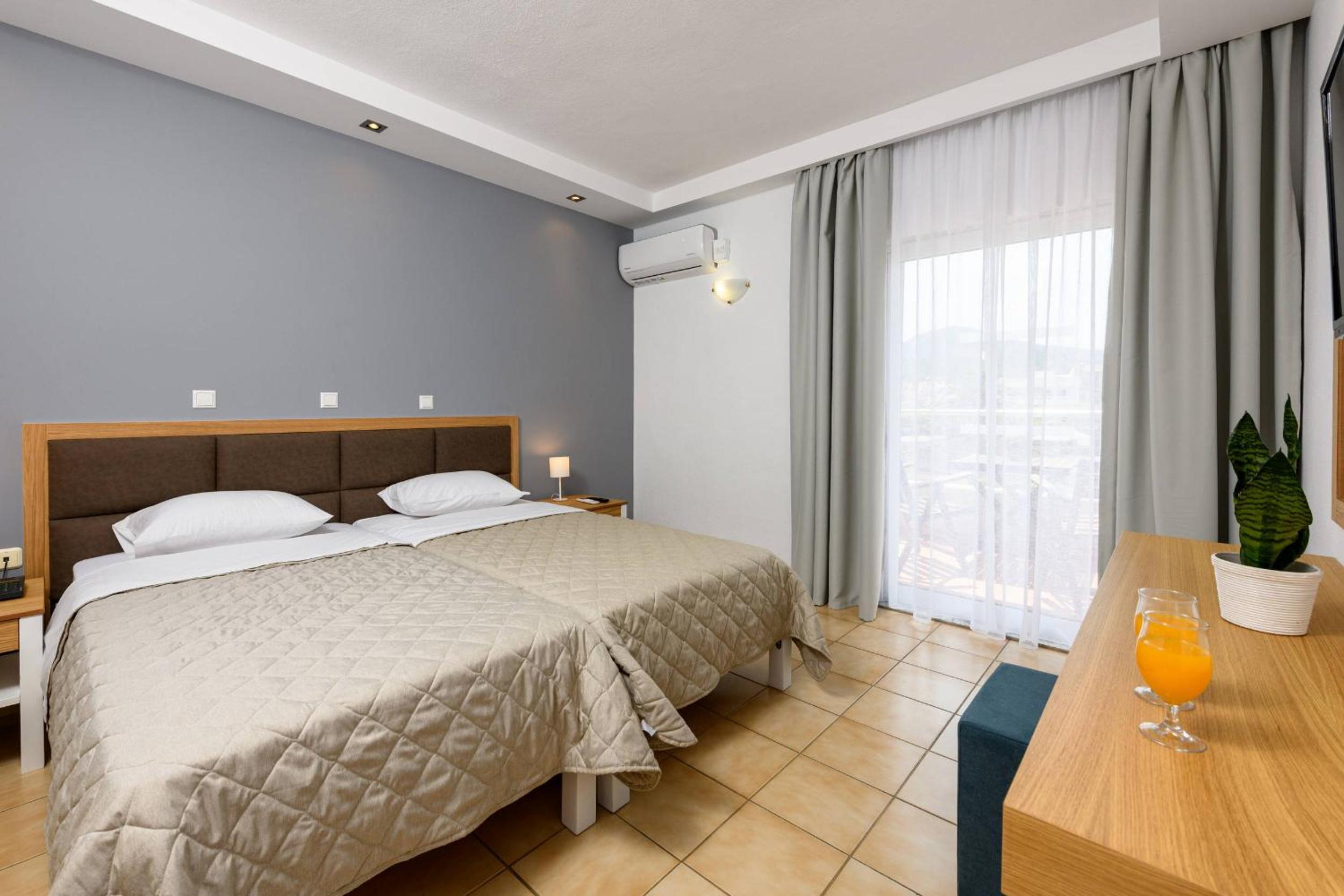 Double or Twin Room - Photo 5