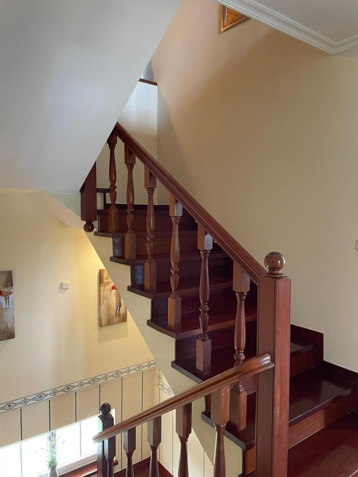 Five-Bedroom House photo 2