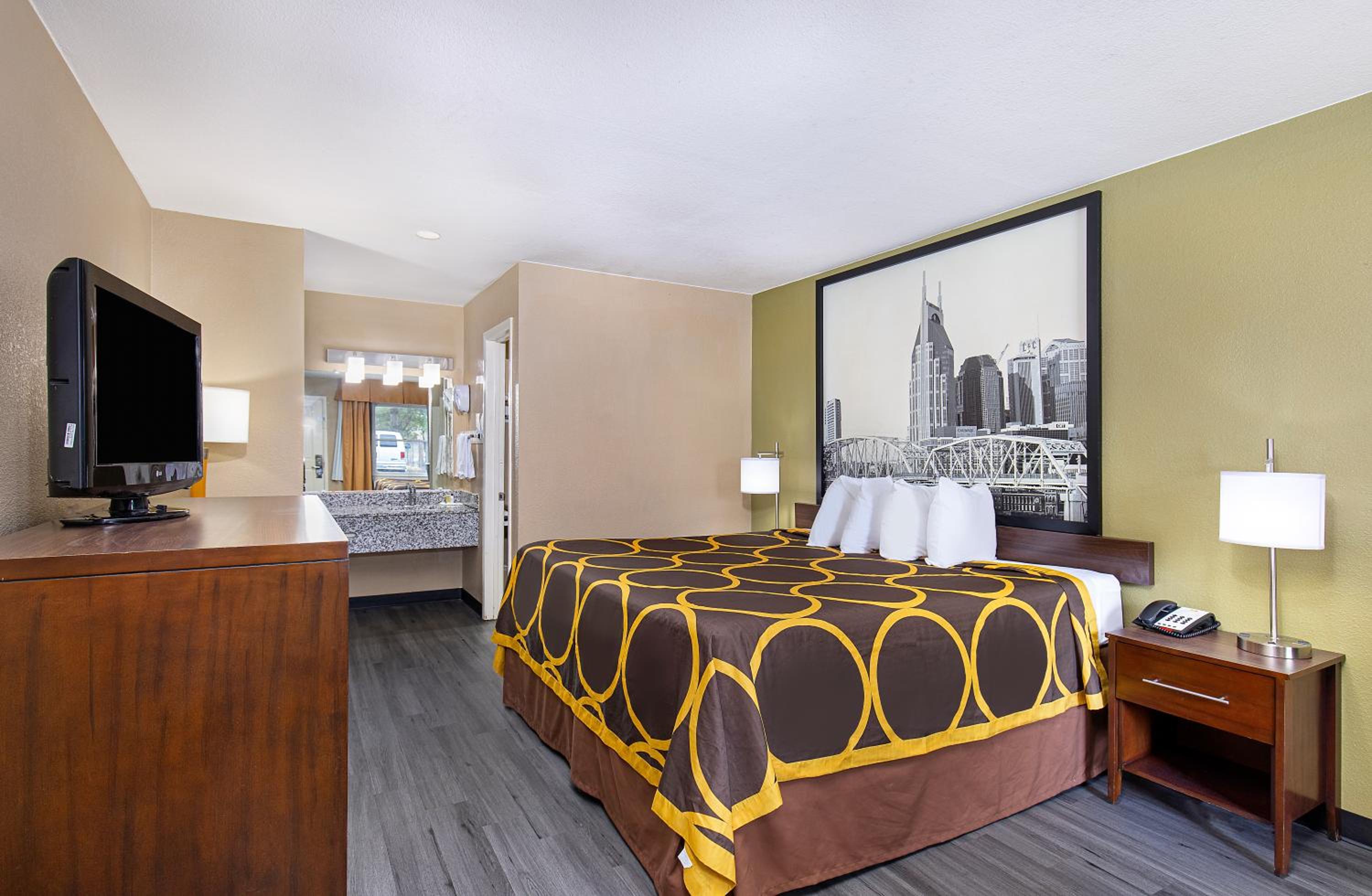 King Room - Non-Smoking - Photo 3