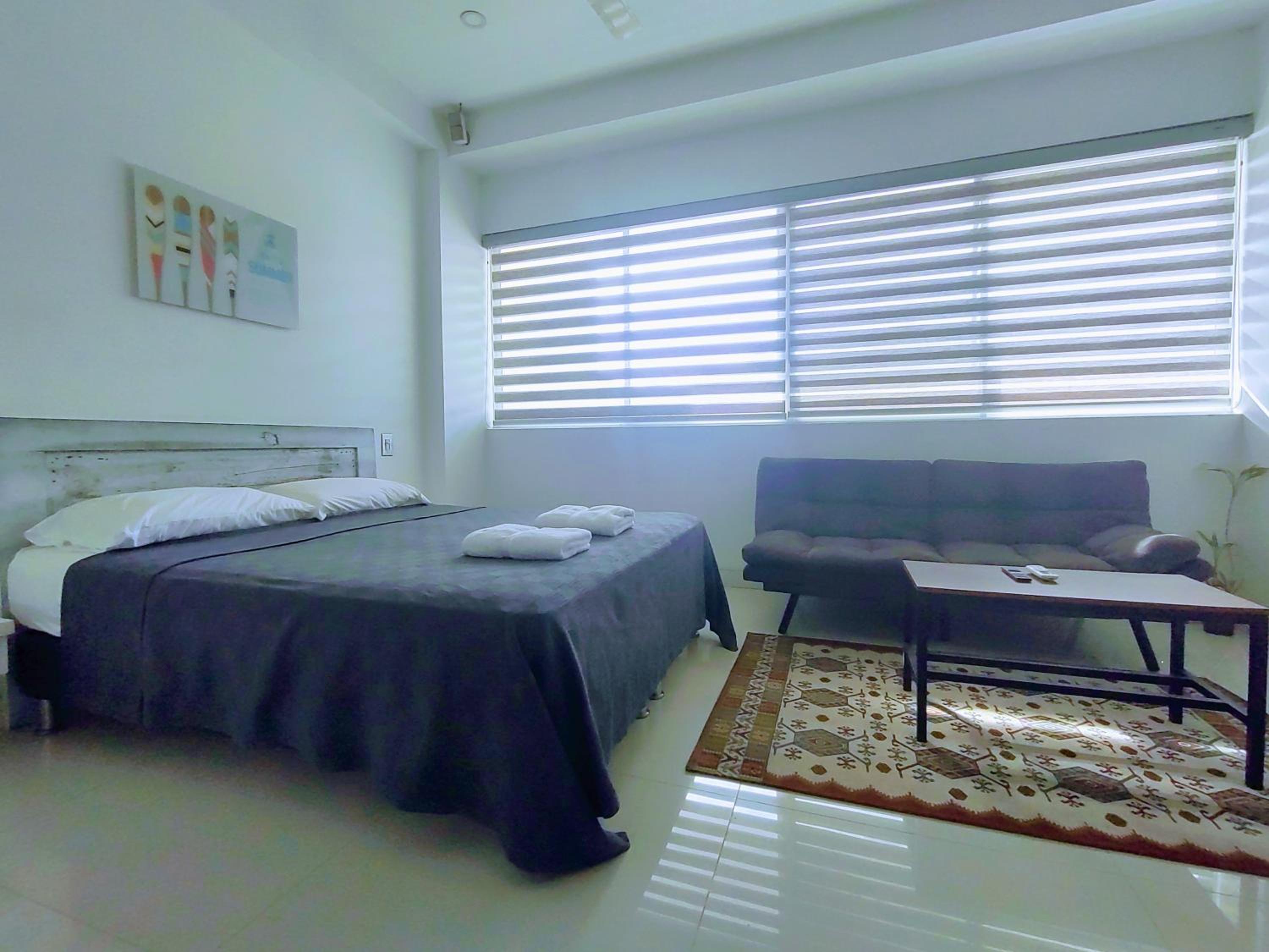 One-Bedroom Apartment photo 2