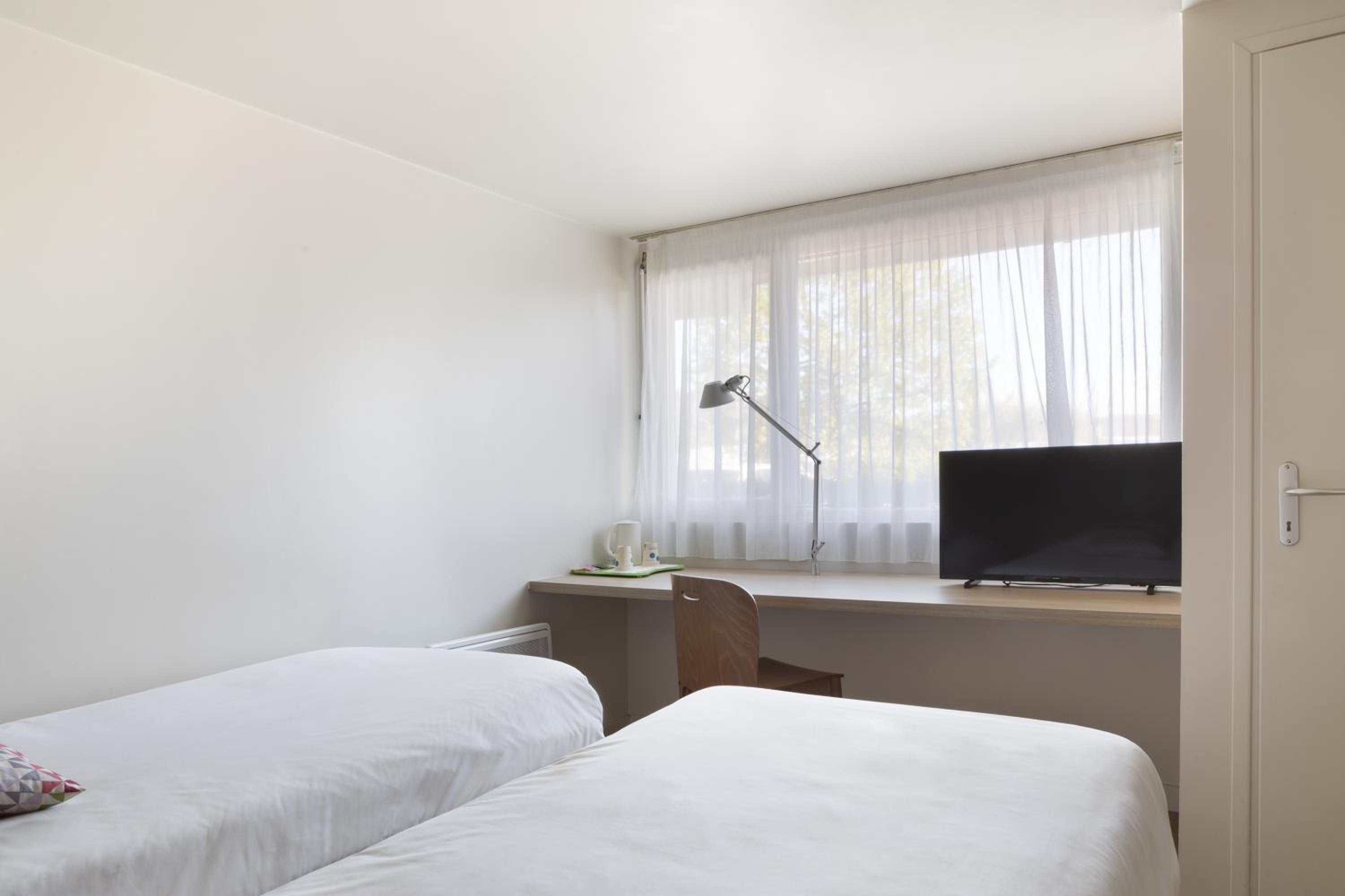 Standard Twin Room - Photo 1
