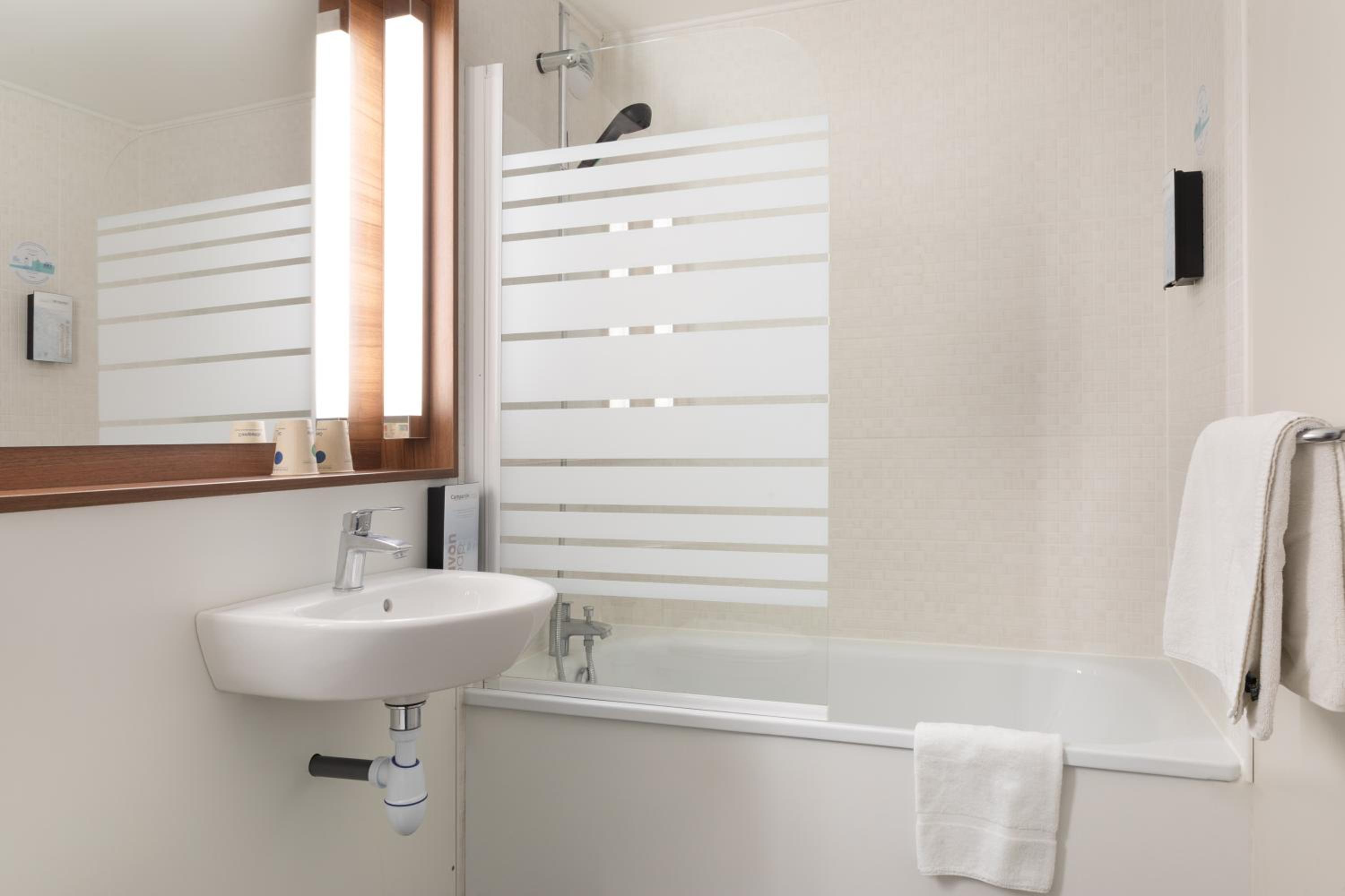 Standard Double Room - Photo 7