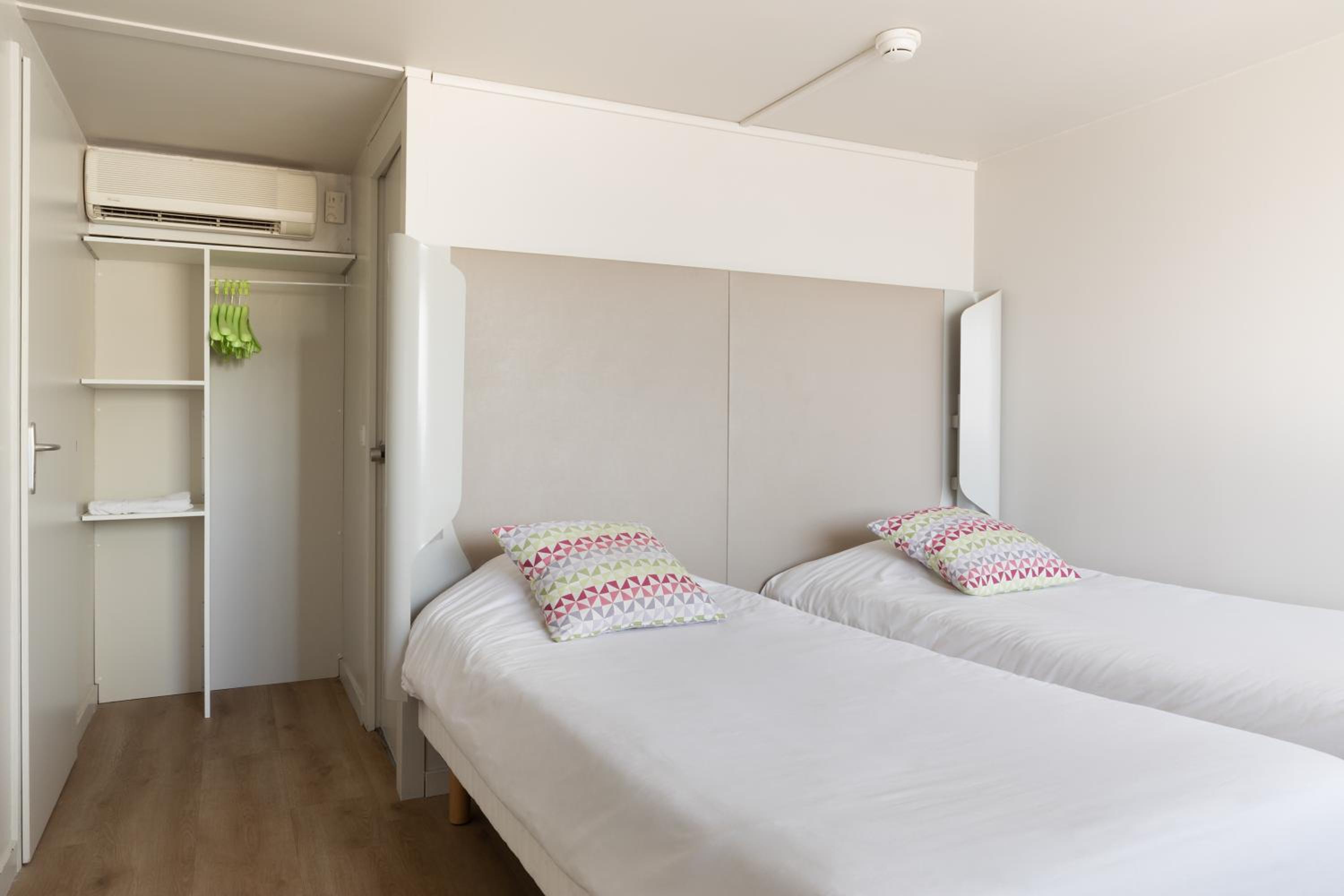 Standard Twin Room - Photo 4