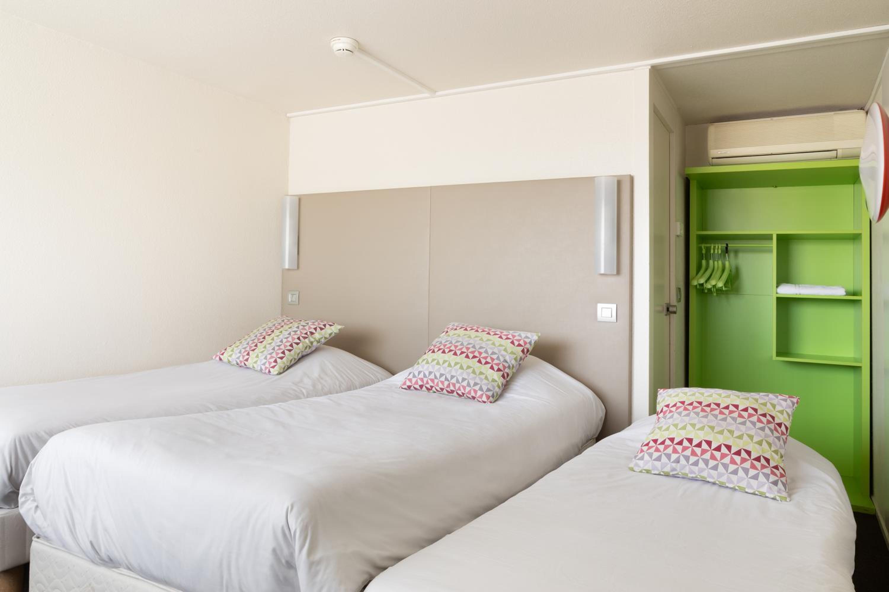 Standard Twin Room with One Single Bed - Up to Ten Years - Photo 3