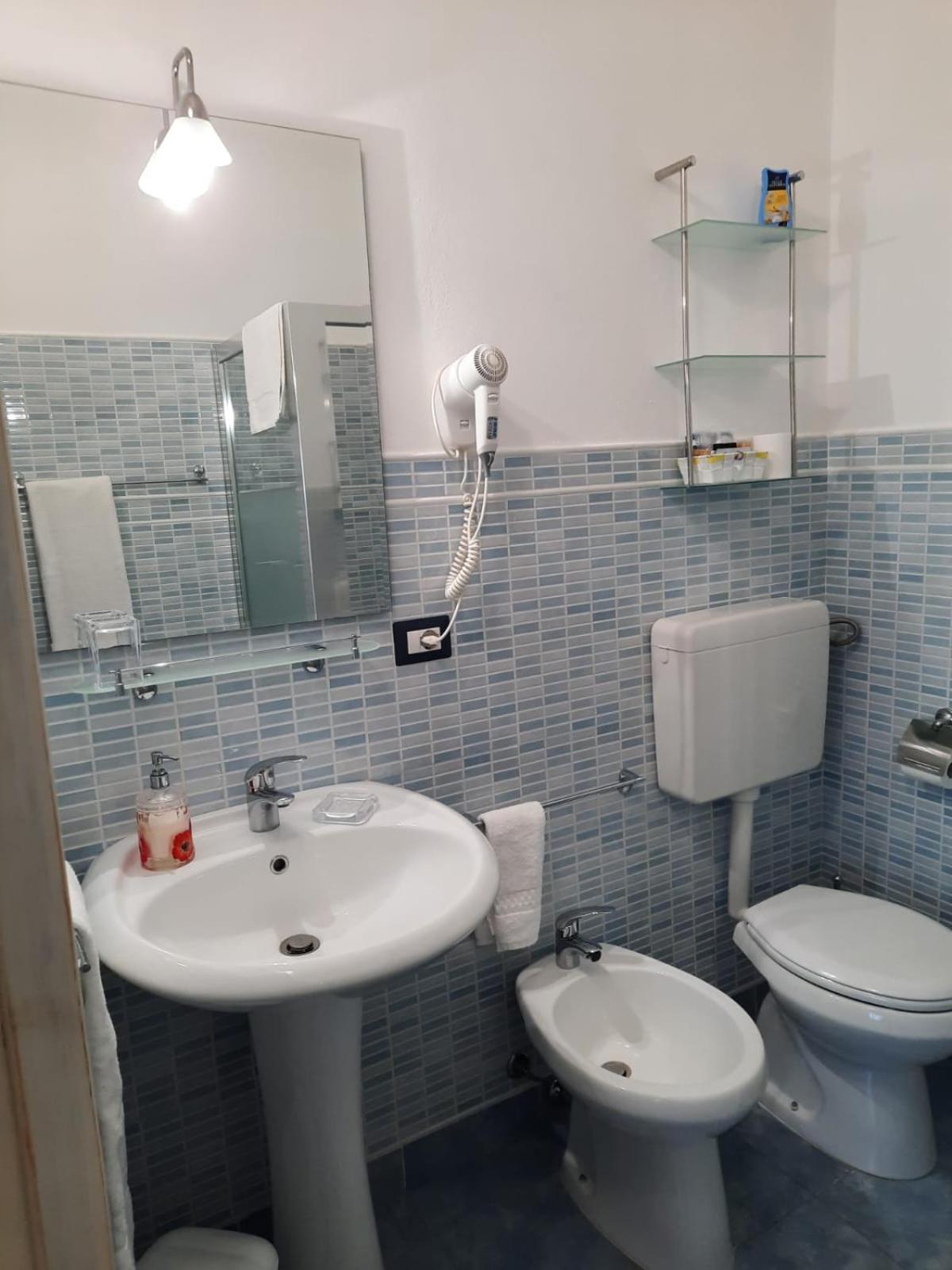 Double Room with Private Bathroom photo 2