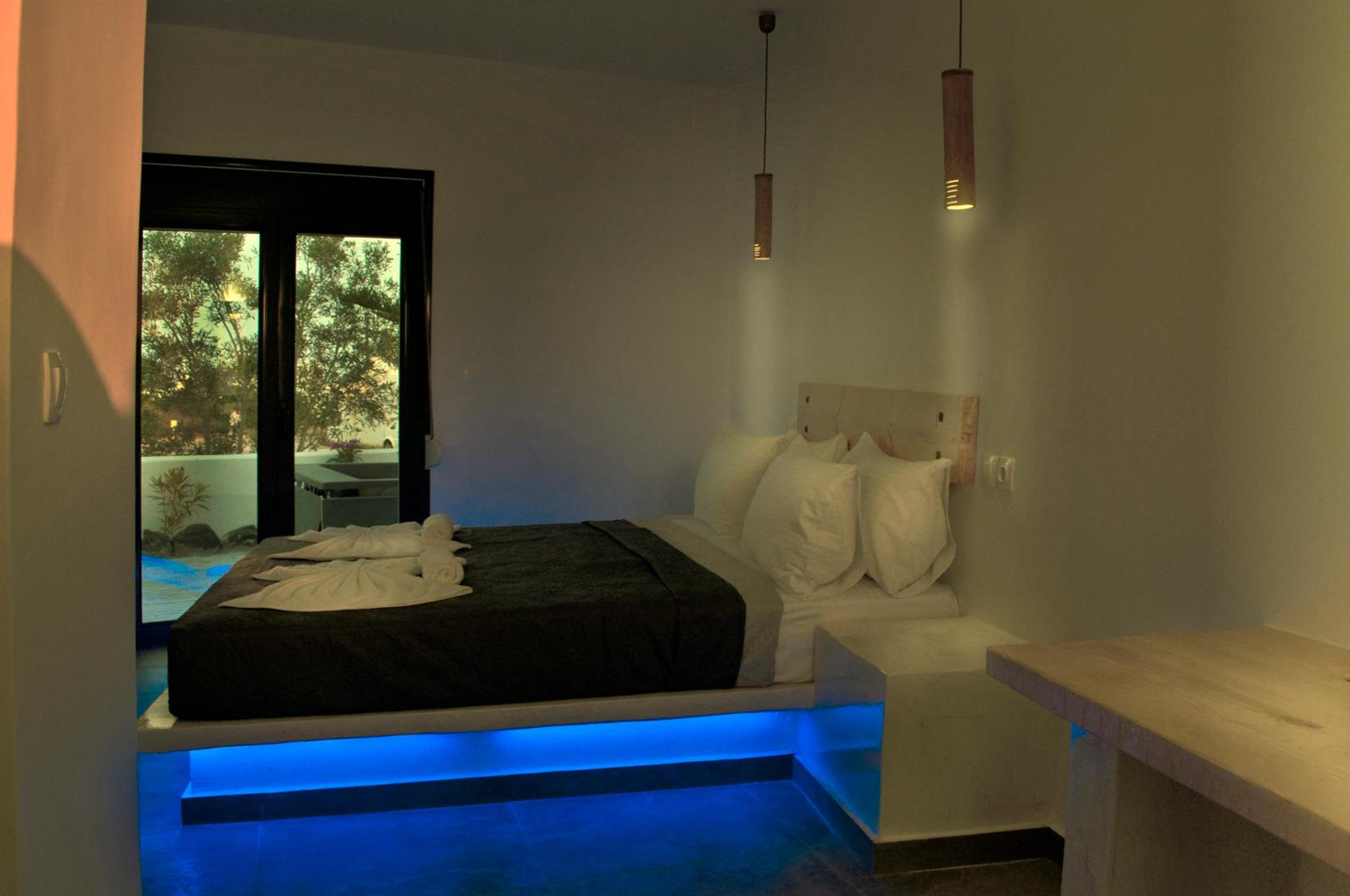 Queen Suite with Spa Bath