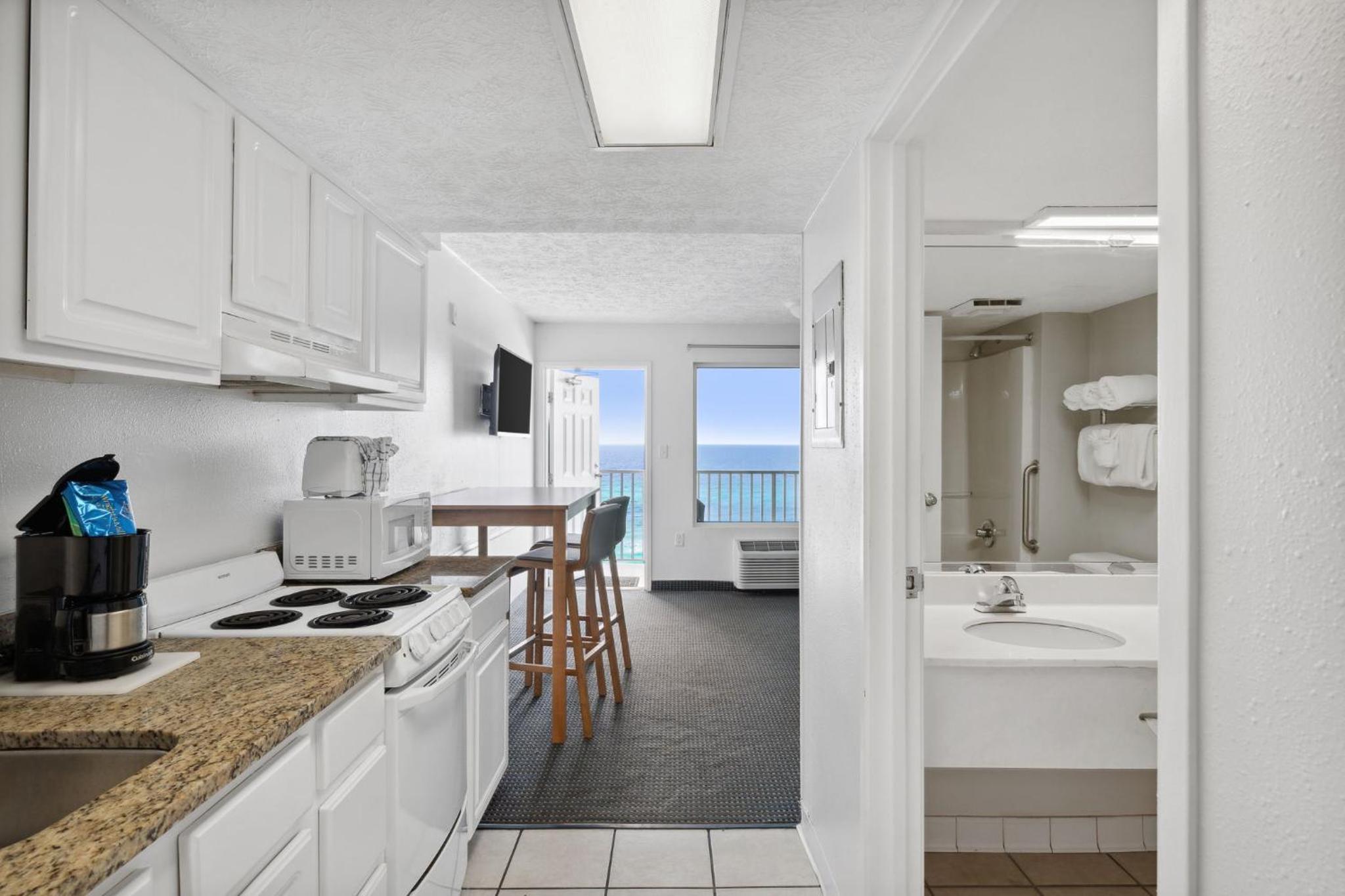 Beachfront Suite - Double/Double with Kitchen - Photo 2
