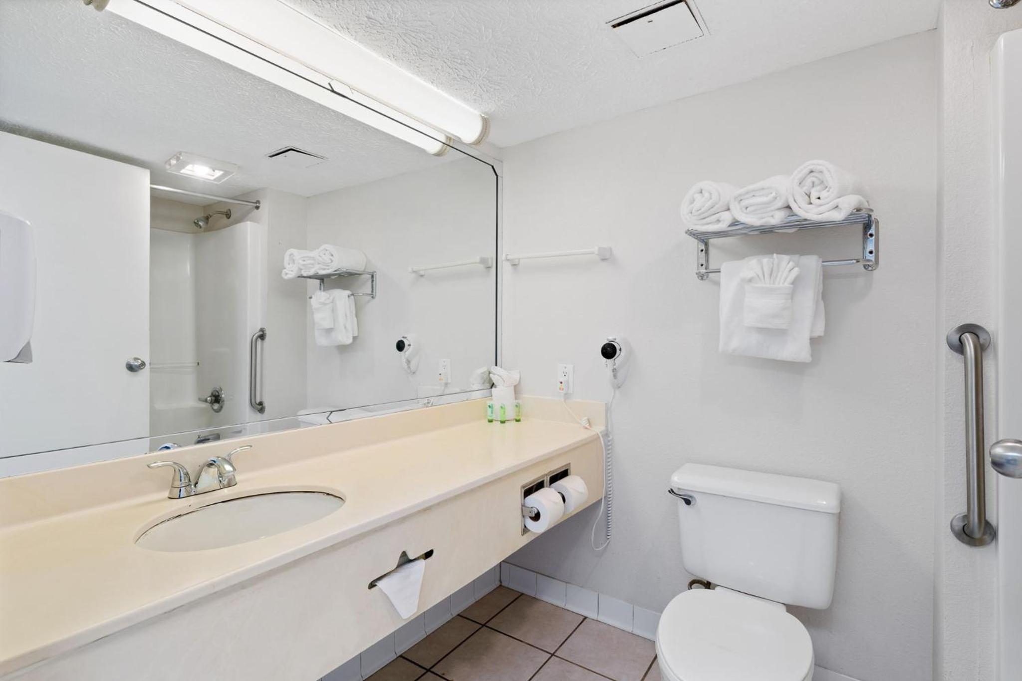 Beachfront Suite - King with Kitchen - Photo 6