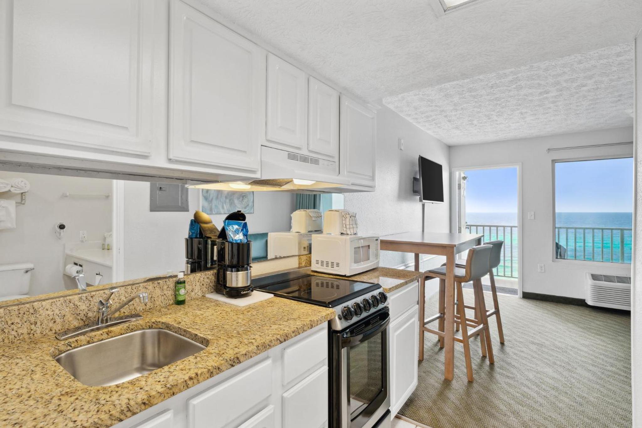 Beachfront Suite - King with Kitchen - Photo 4