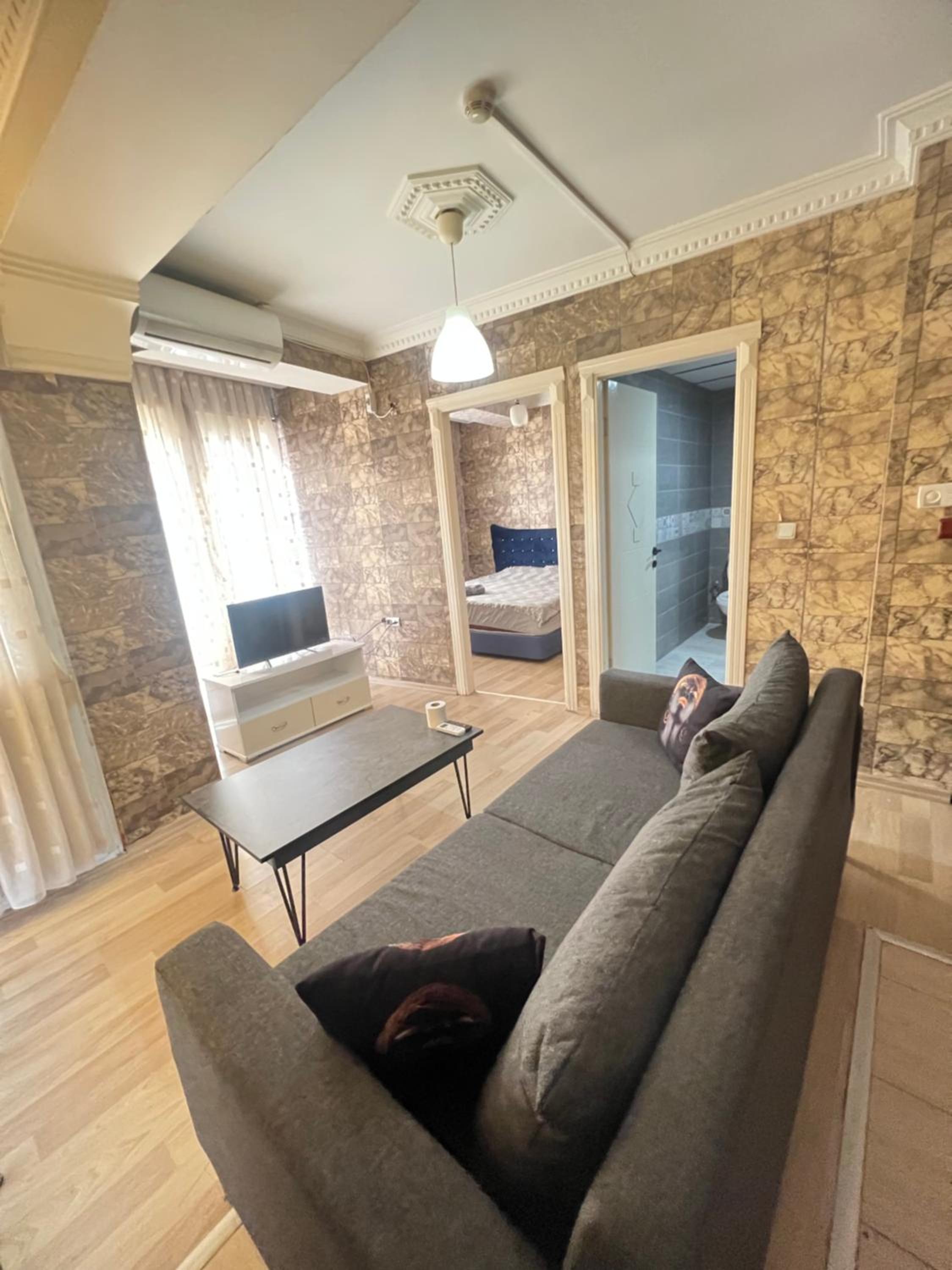 One-Bedroom Apartment photo 1