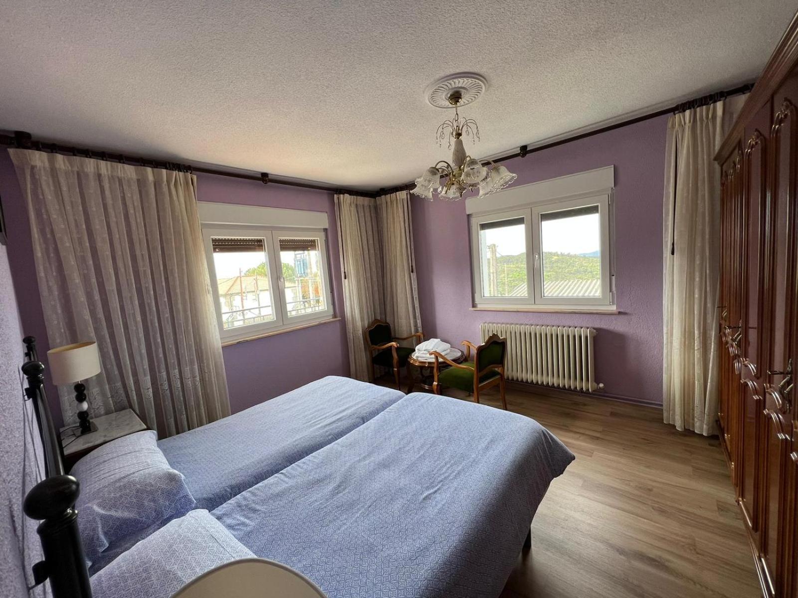 Five-Bedroom House - Photo 10