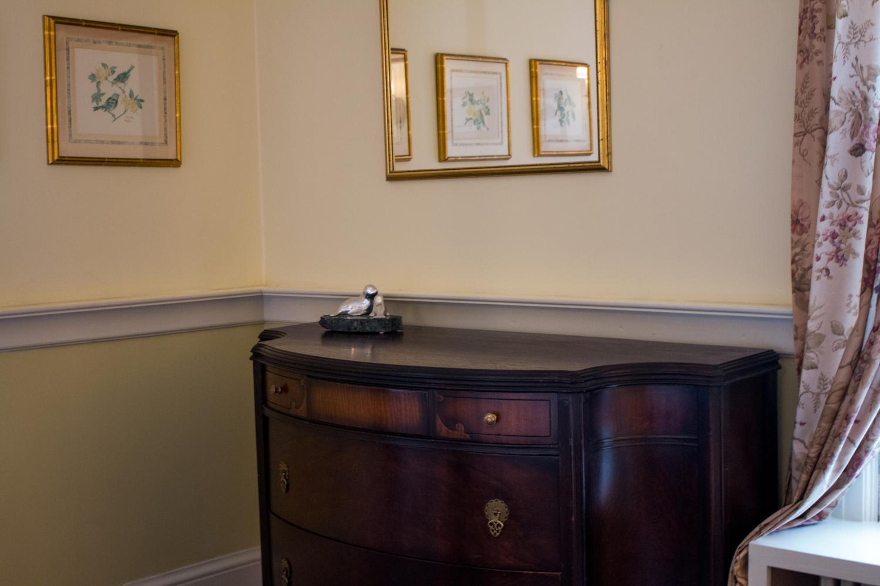 King Suite with Spa Bath photo 2