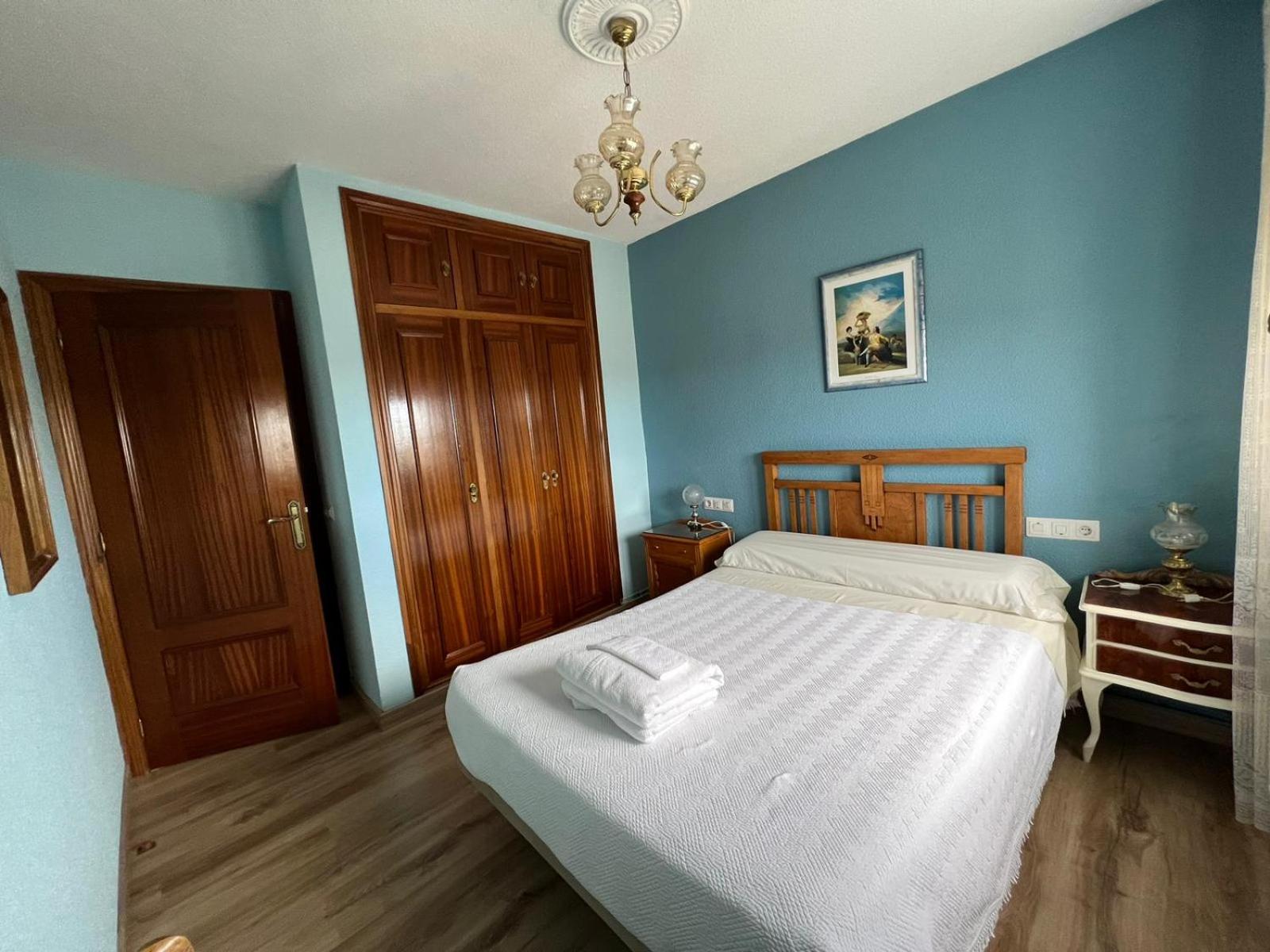 Five-Bedroom House - Photo 12