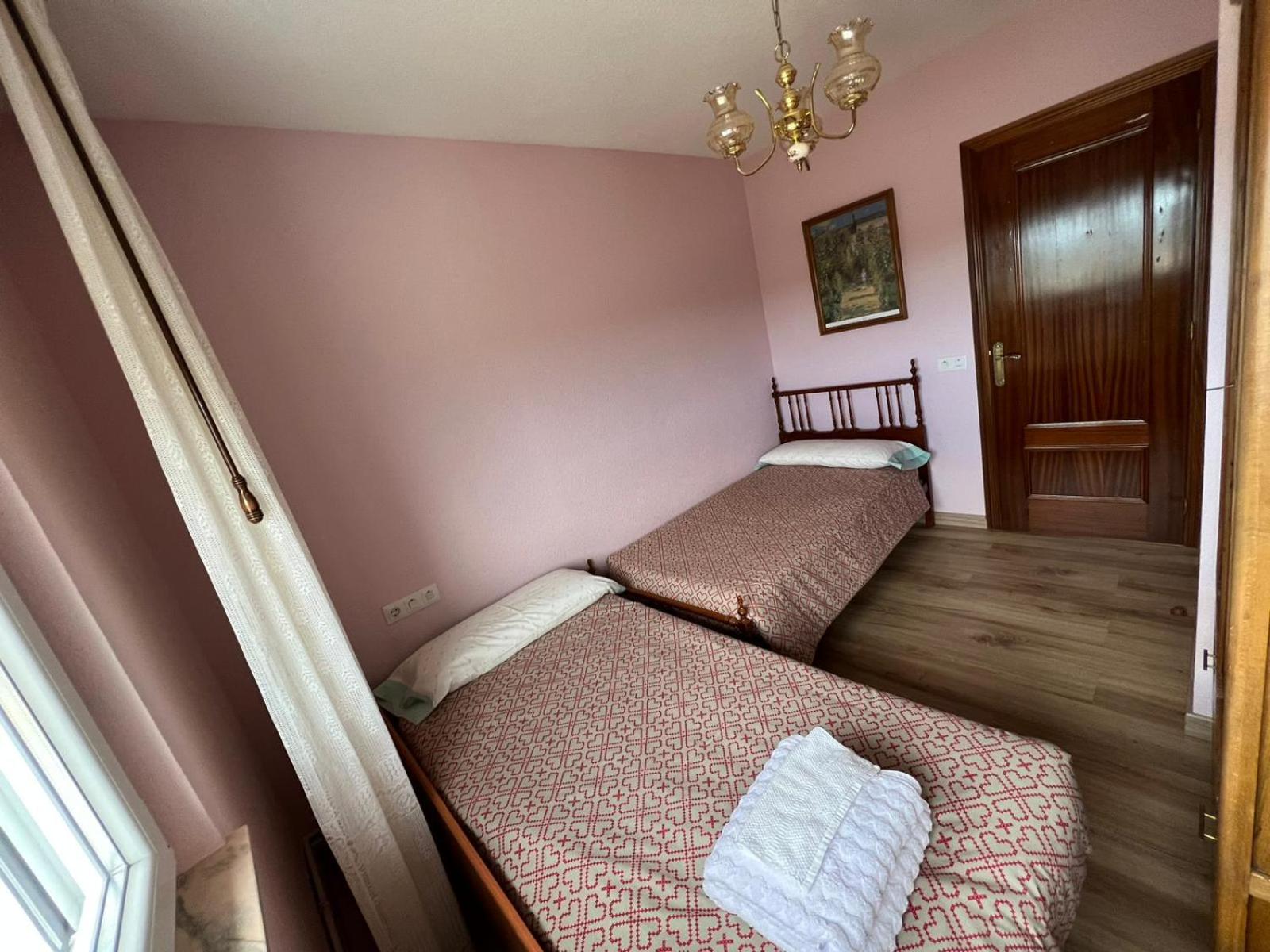 Five-Bedroom House - Photo 14