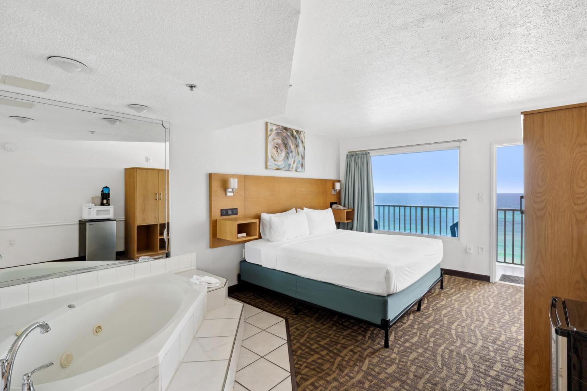 Beachfront Classic Room - King with Jacuzzi - Photo 1