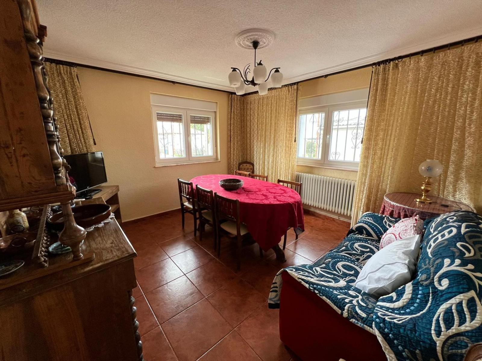 Five-Bedroom House - Photo 18