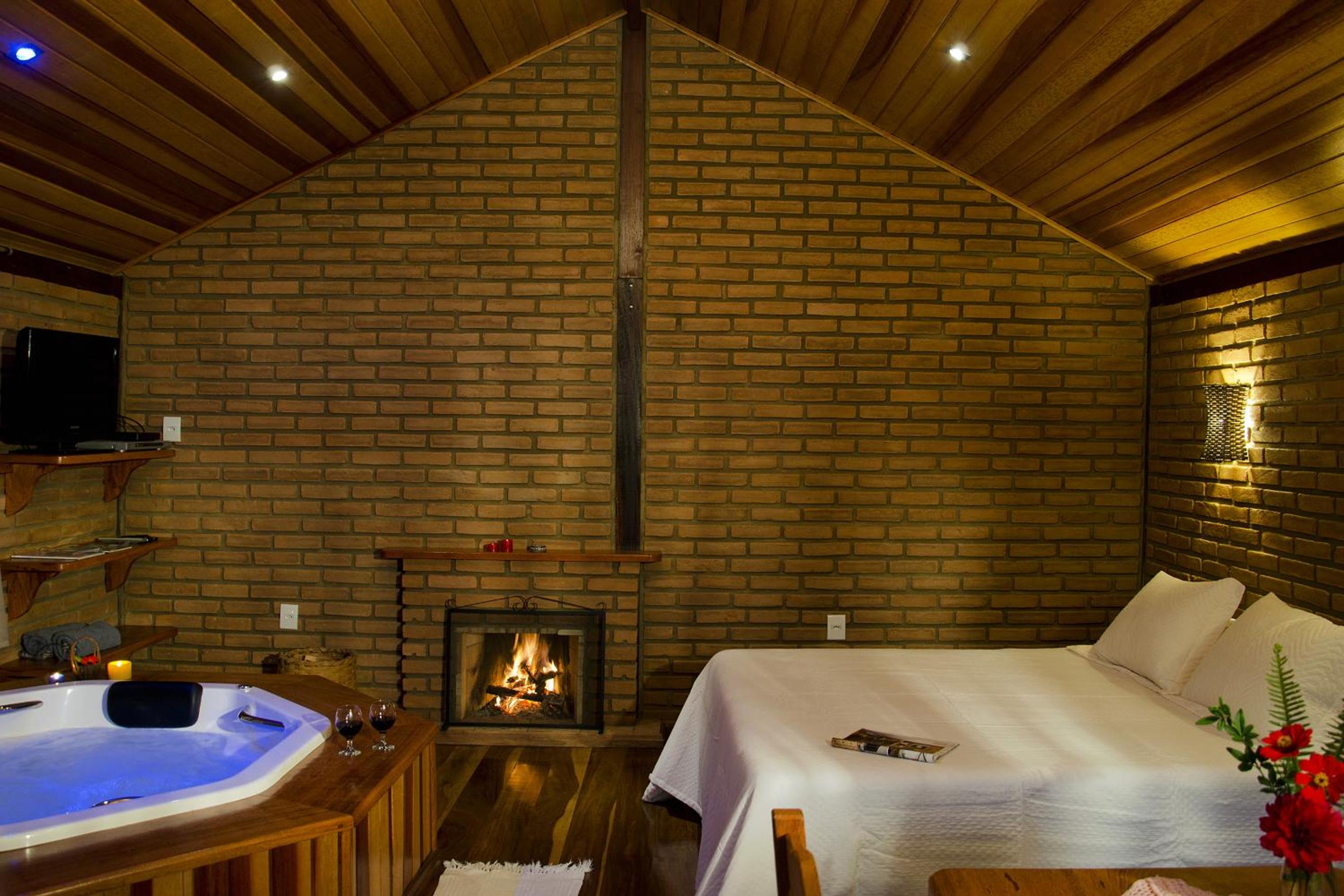 Master Chalet with Hot Tub  photo 1