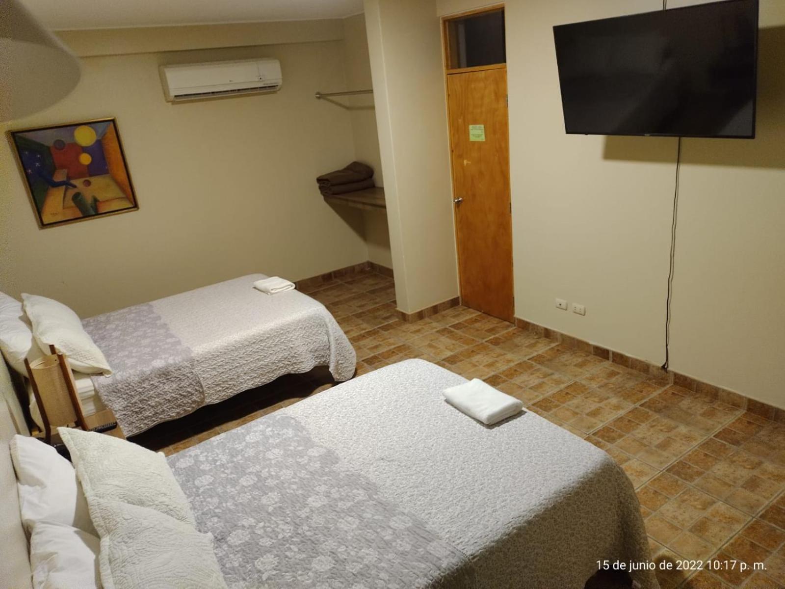 Junior Twin Room  with Air Conditioning photo 1