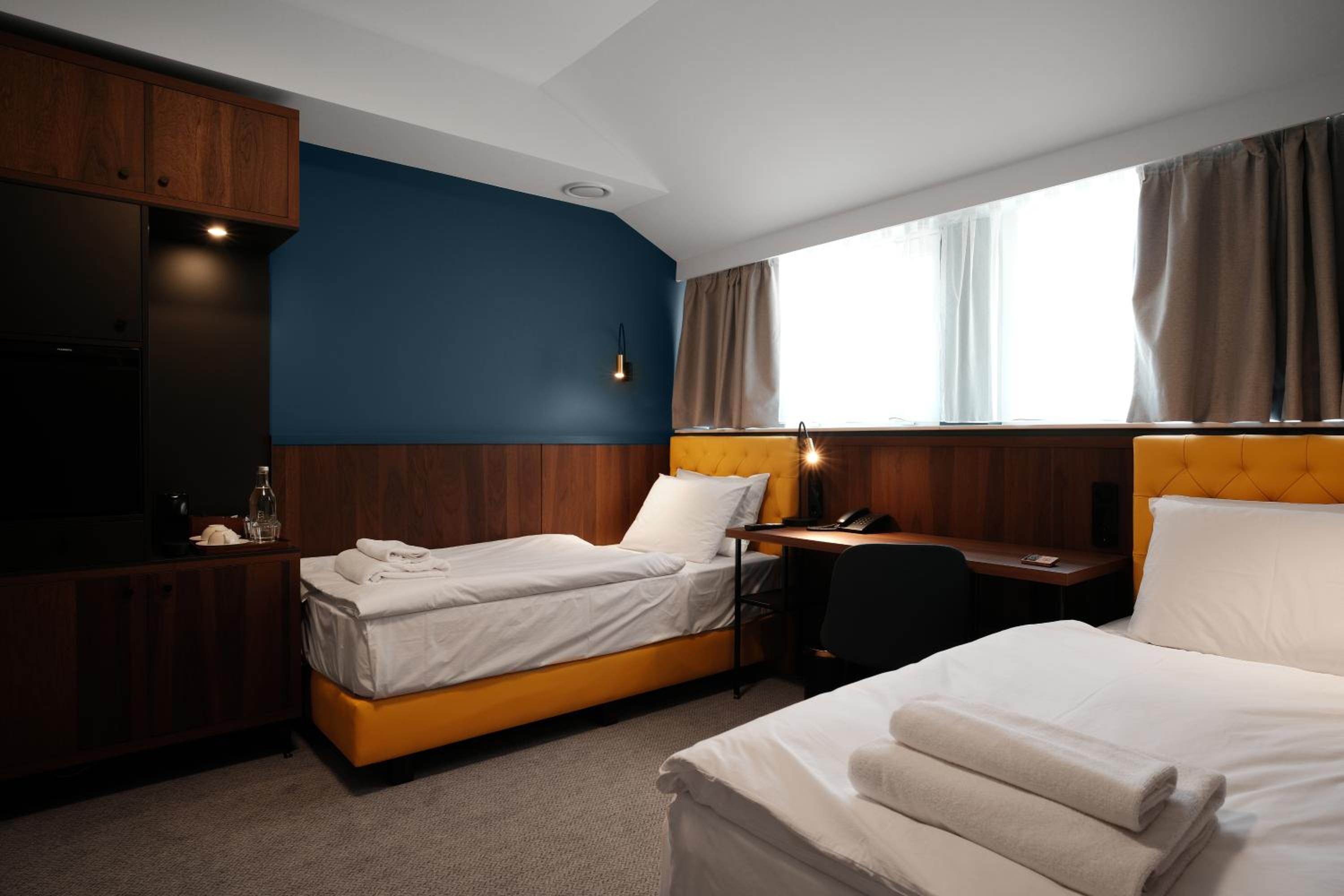 Twin Room - Disability Access - Photo 5