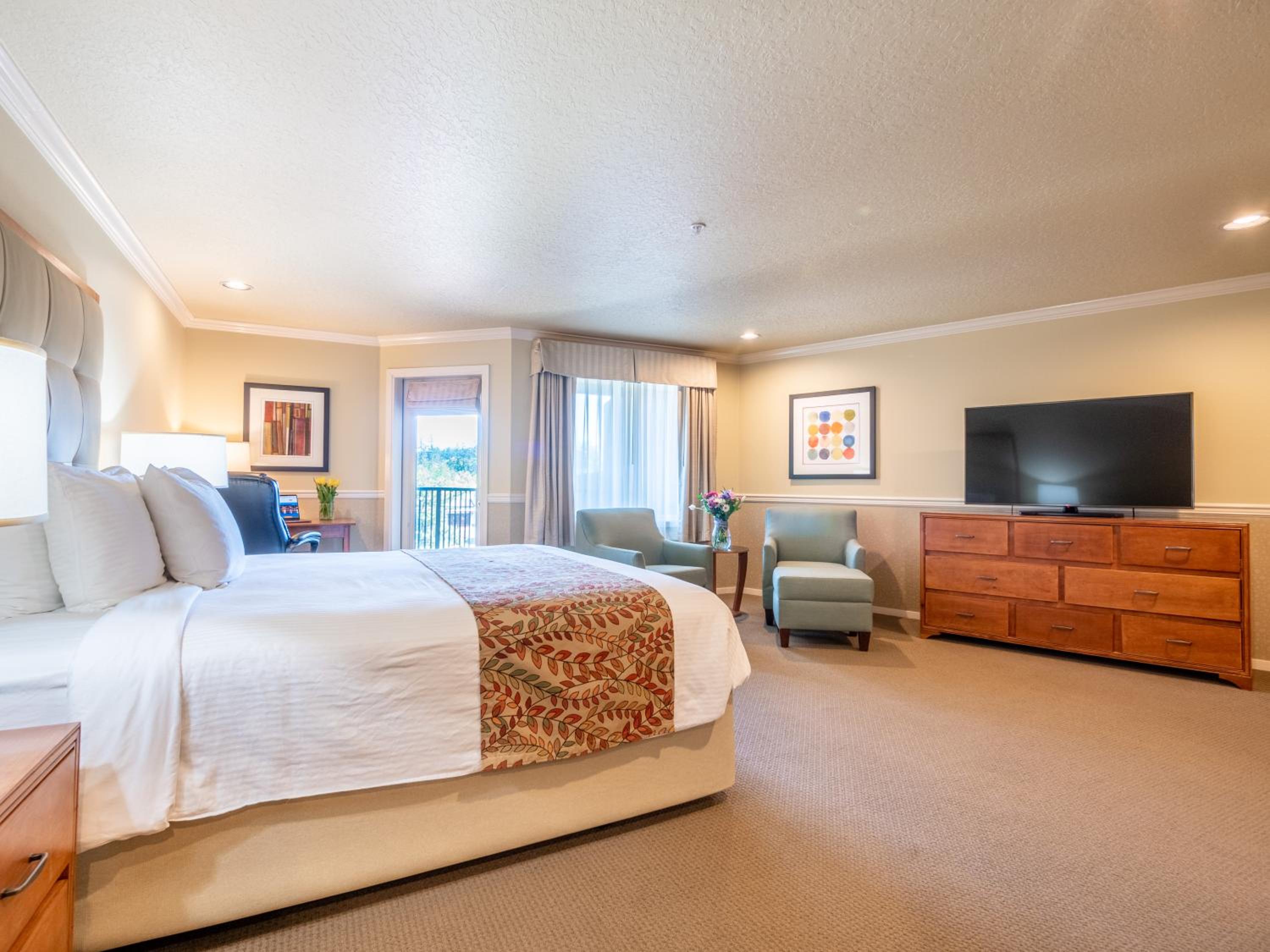 King Room with Fireplace - Lakeview photo 3