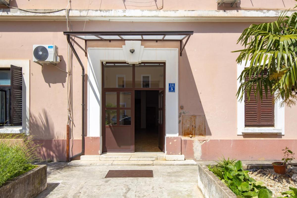 Apartment - Split Level photo 2