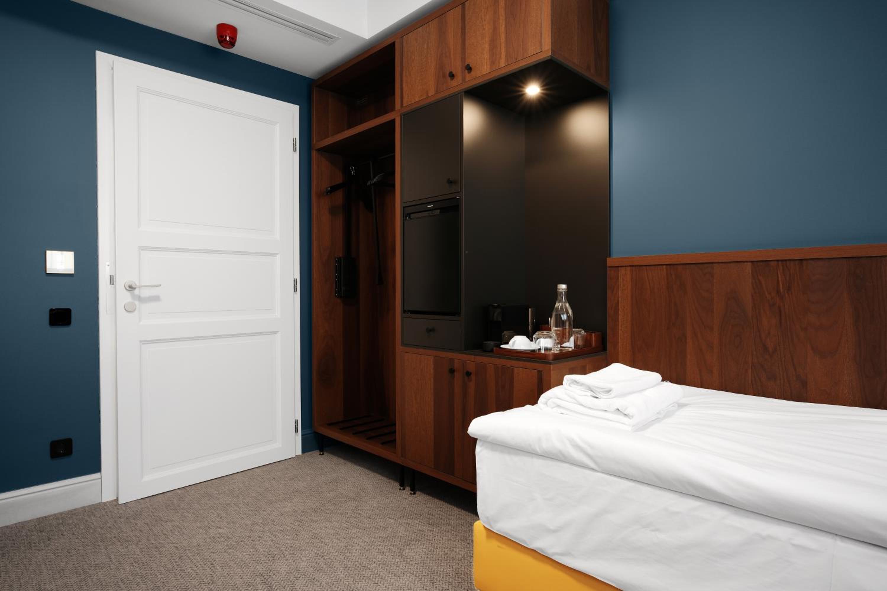 Twin Room - Disability Access - Photo 2