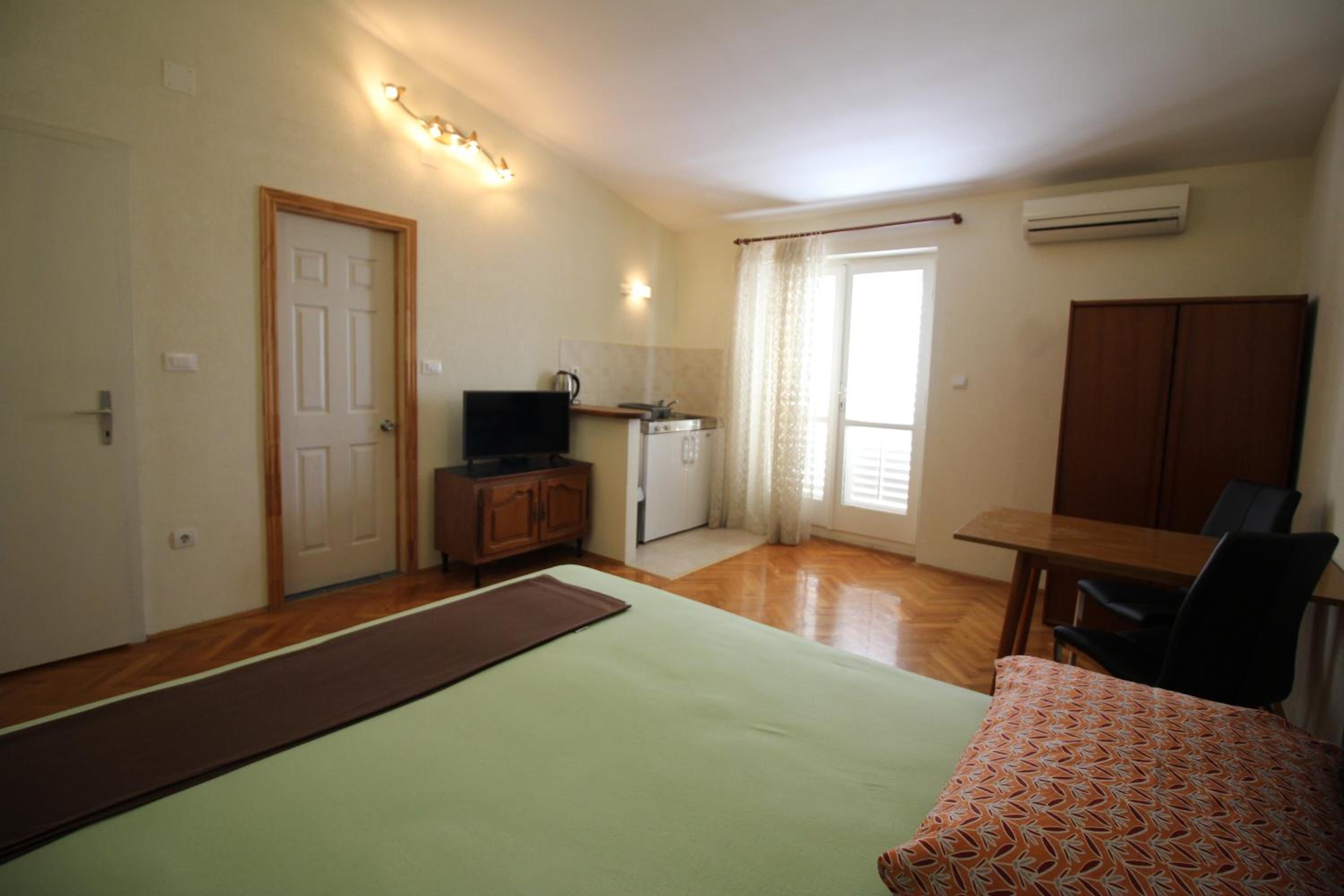 Studio Apartment with Balcony