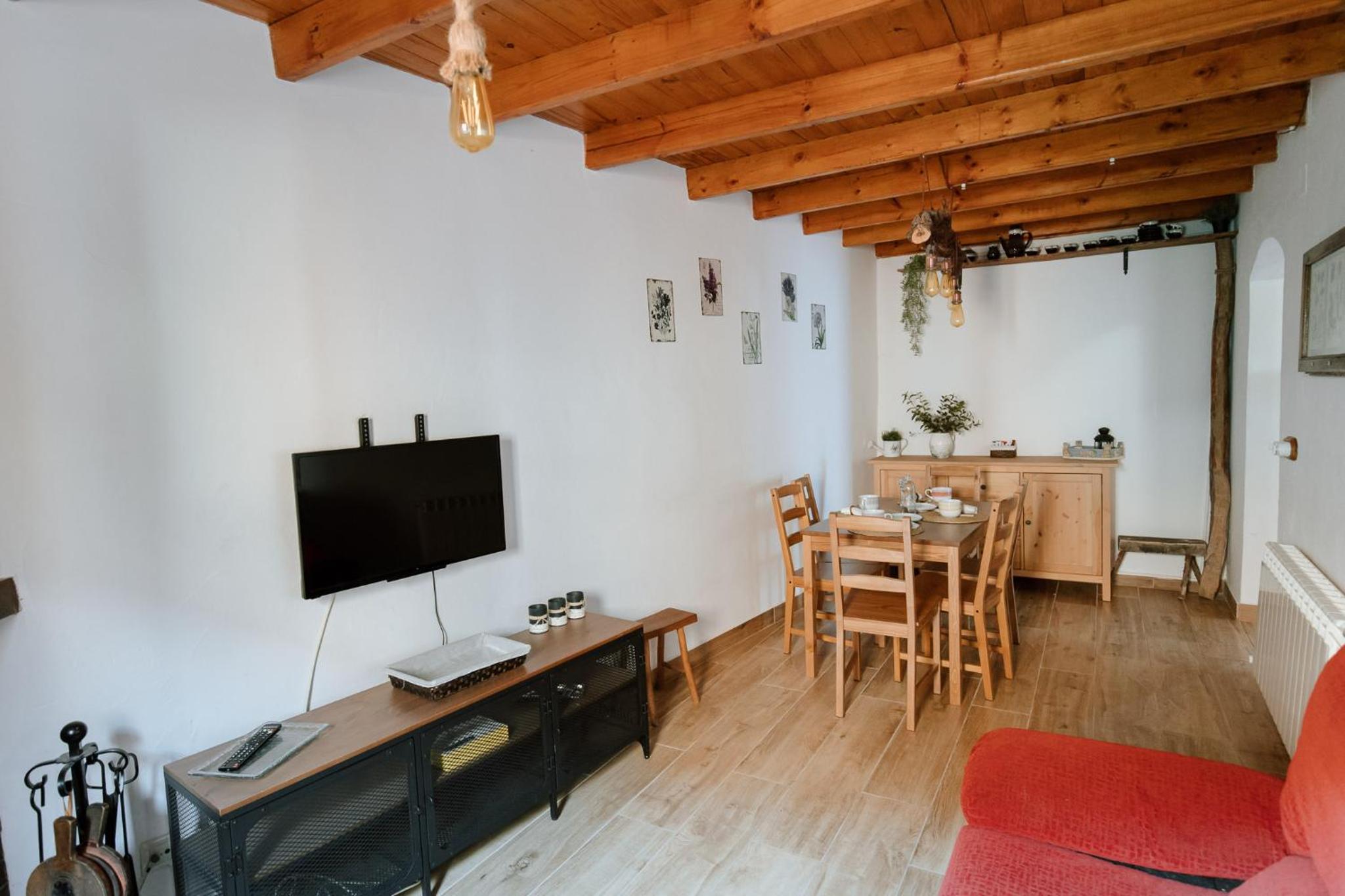 Five-Bedroom House photo 2