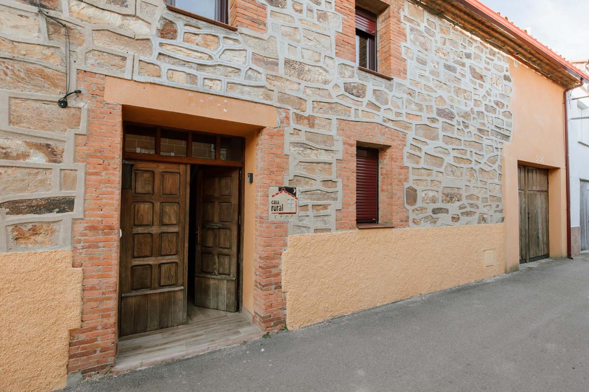 Five-Bedroom House photo 3