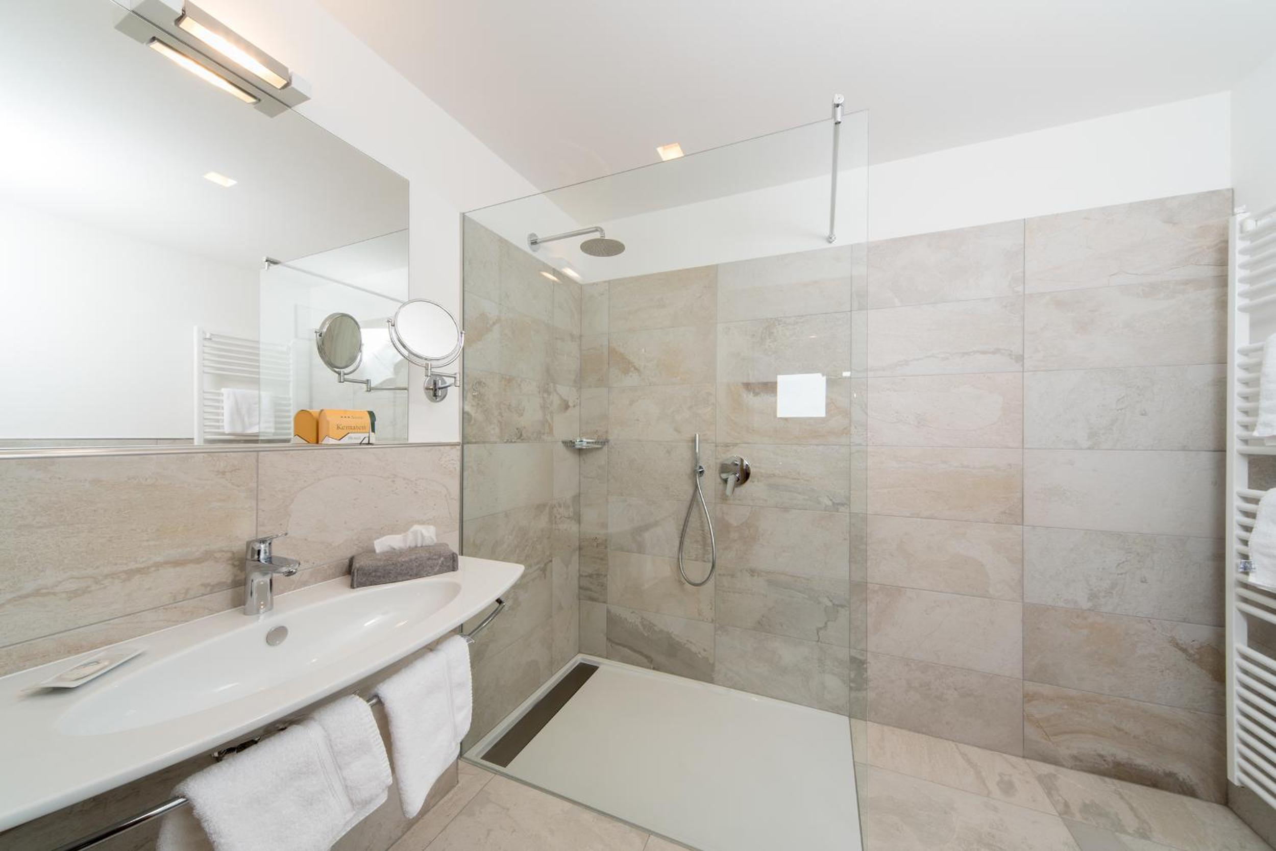 Large Junior Suite with Balcony photo 3