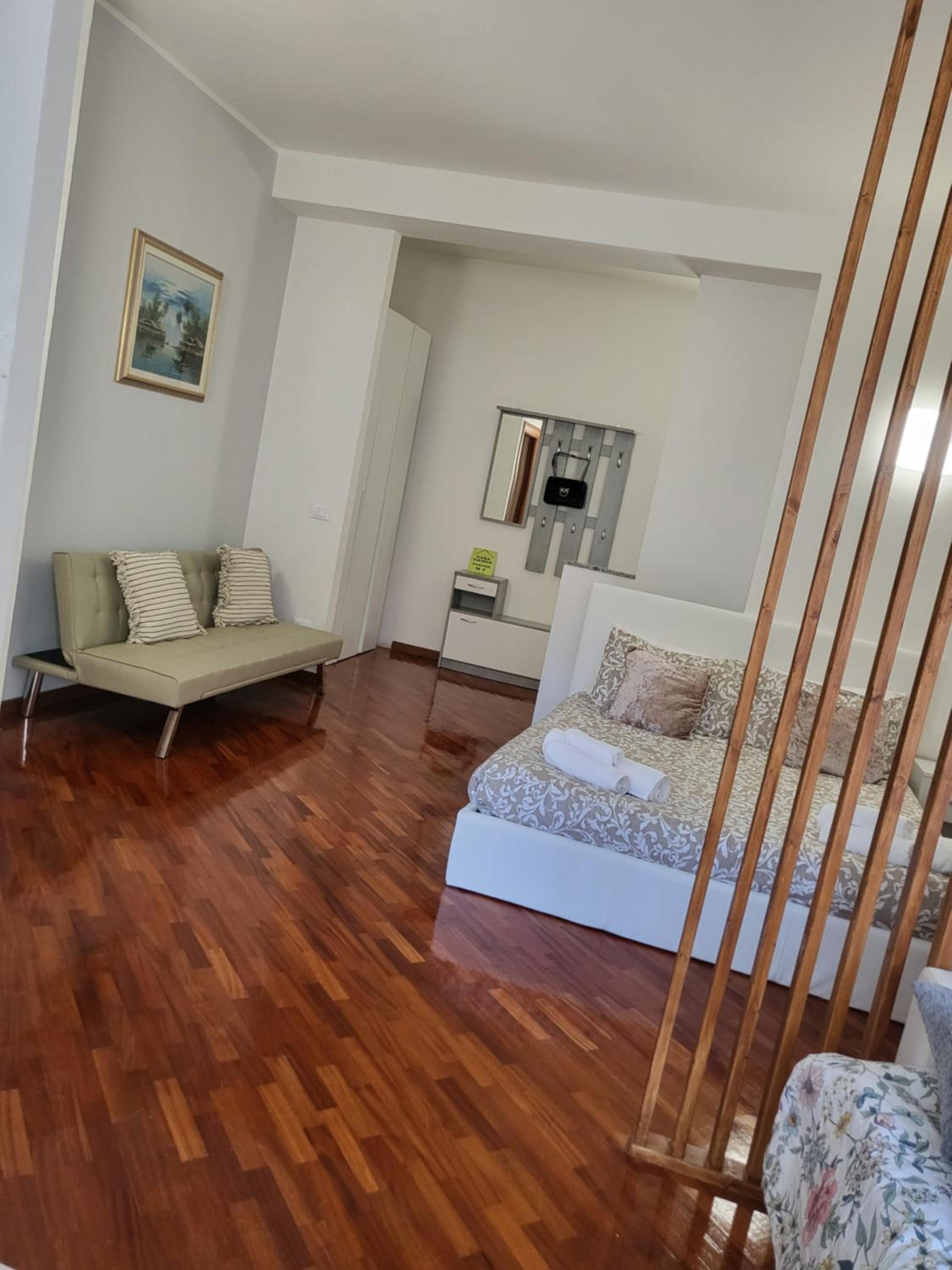 One-Bedroom Apartment photo 1