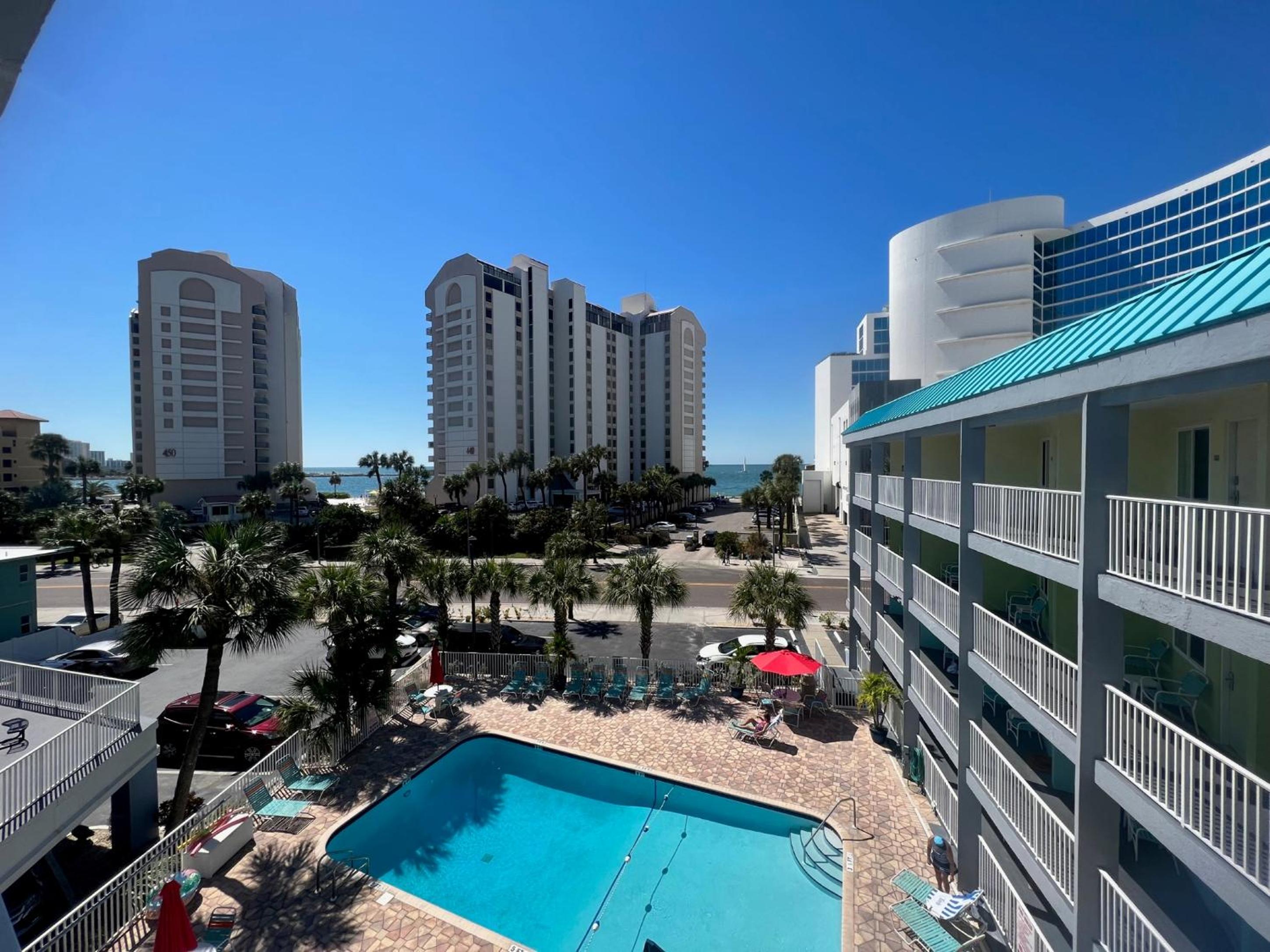 Double Suite with Pool View photo 3