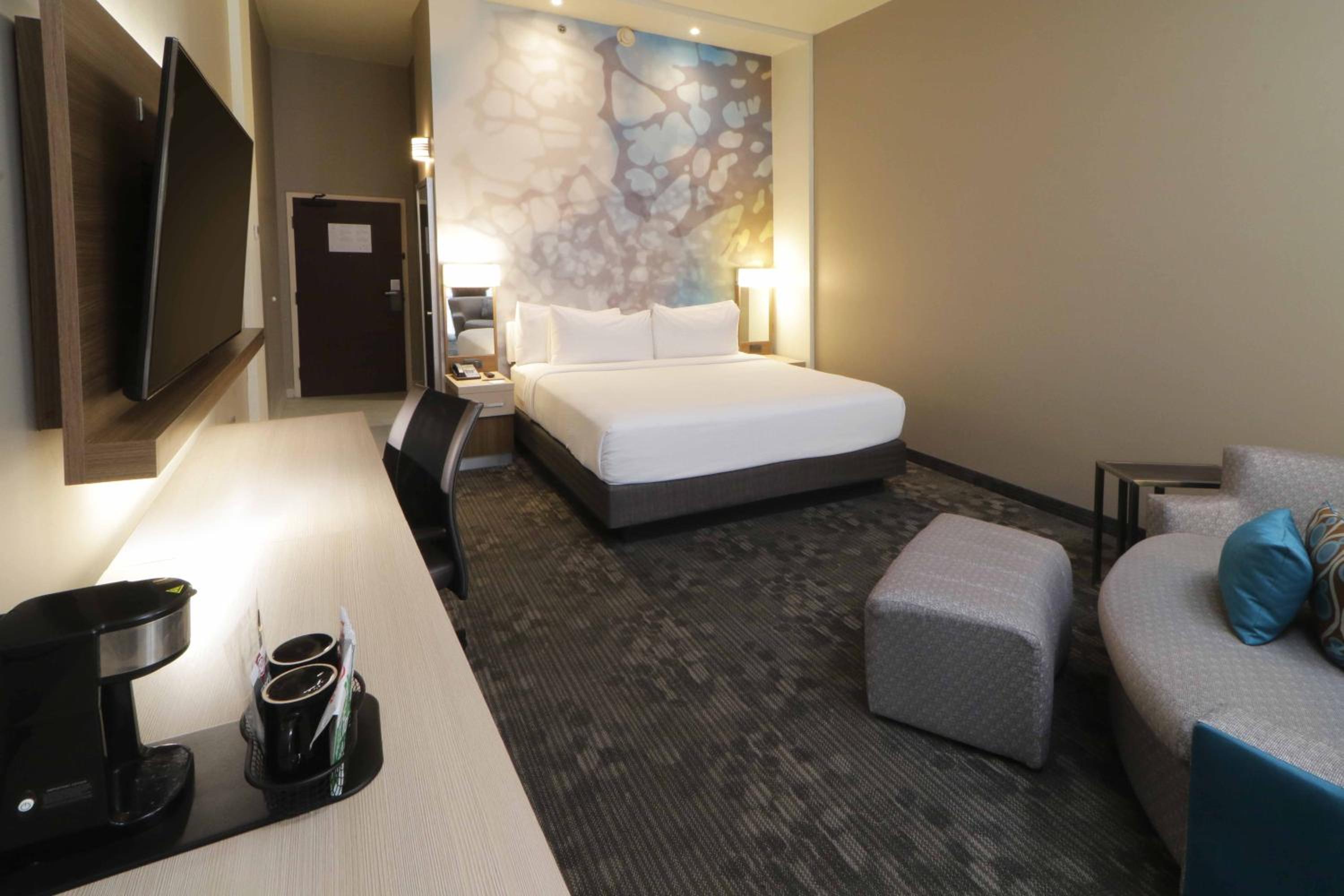 King Room with Courtyard View - Photo 19
