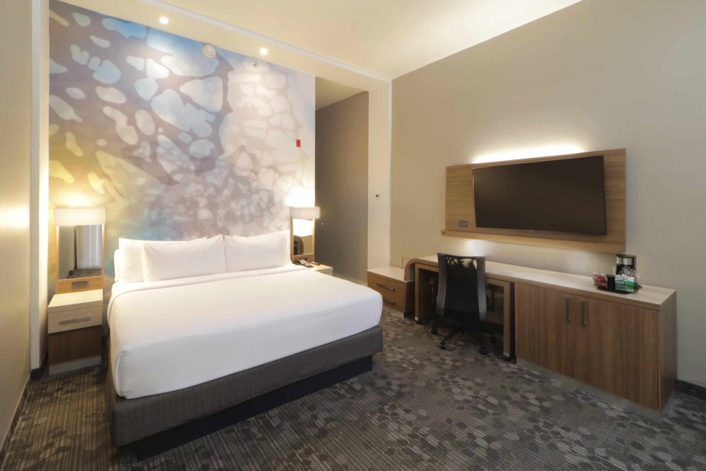 King Room with Courtyard View - Photo 20