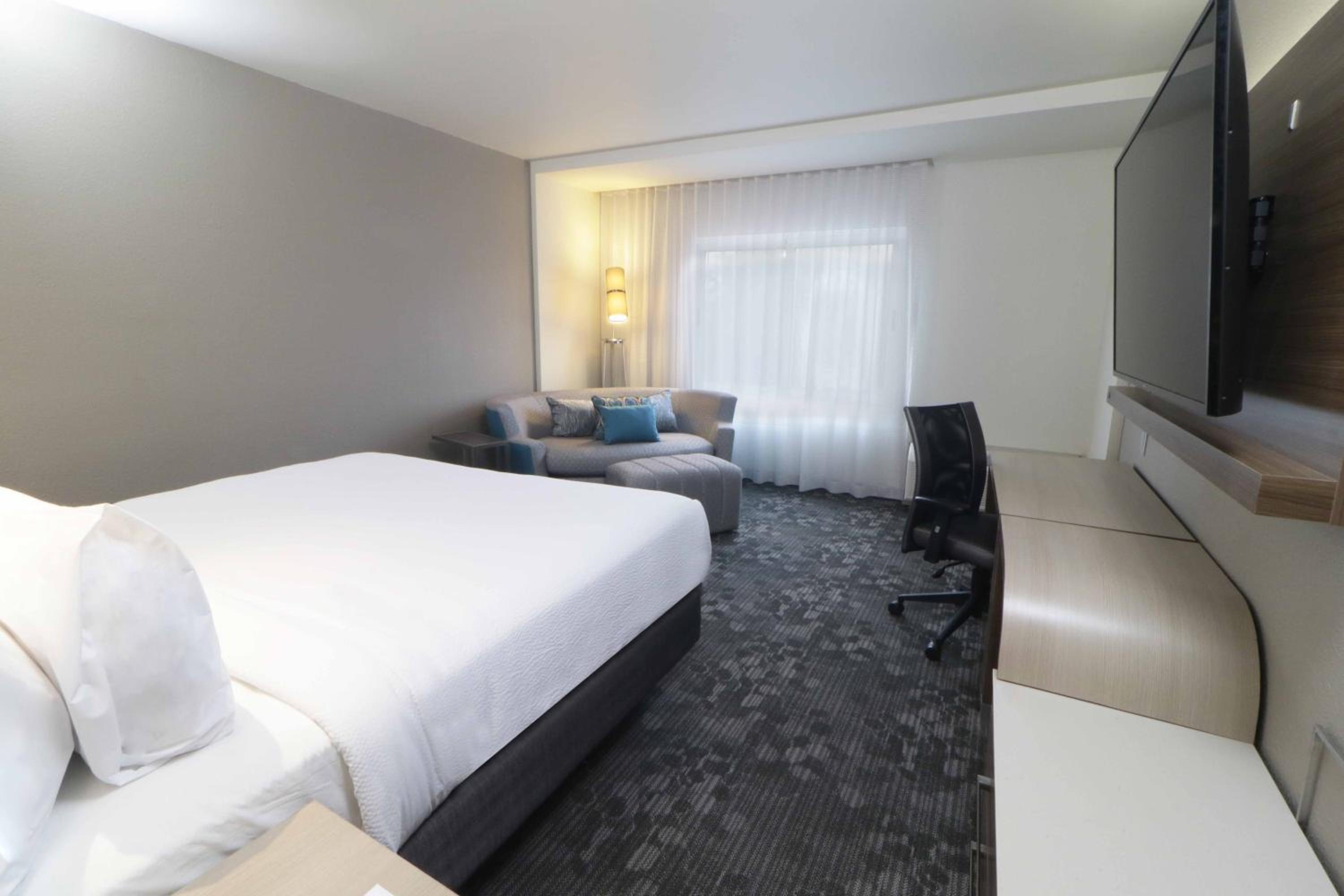 King Room with Courtyard View - Photo 2