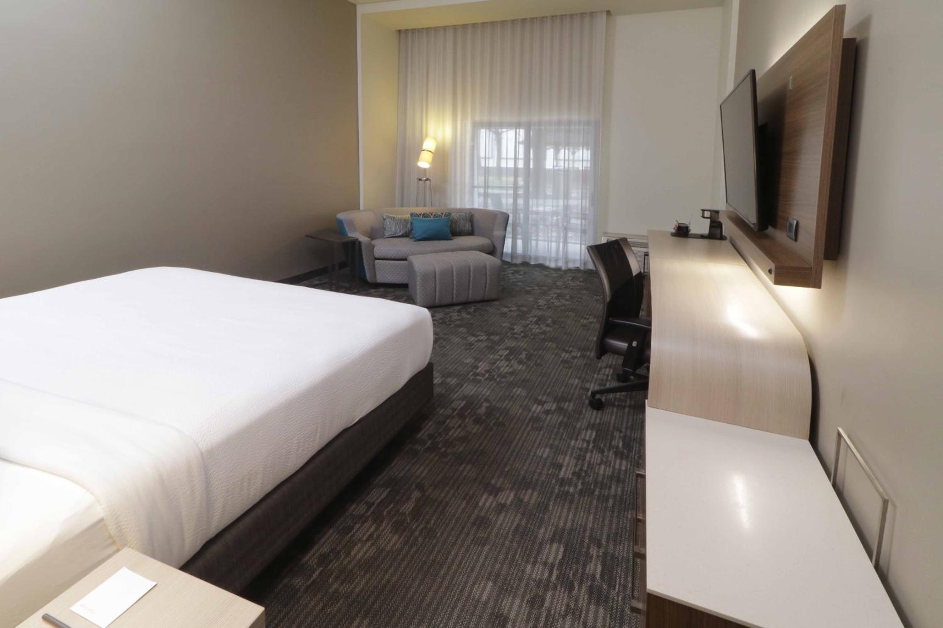 King Room with Courtyard View - Photo 6
