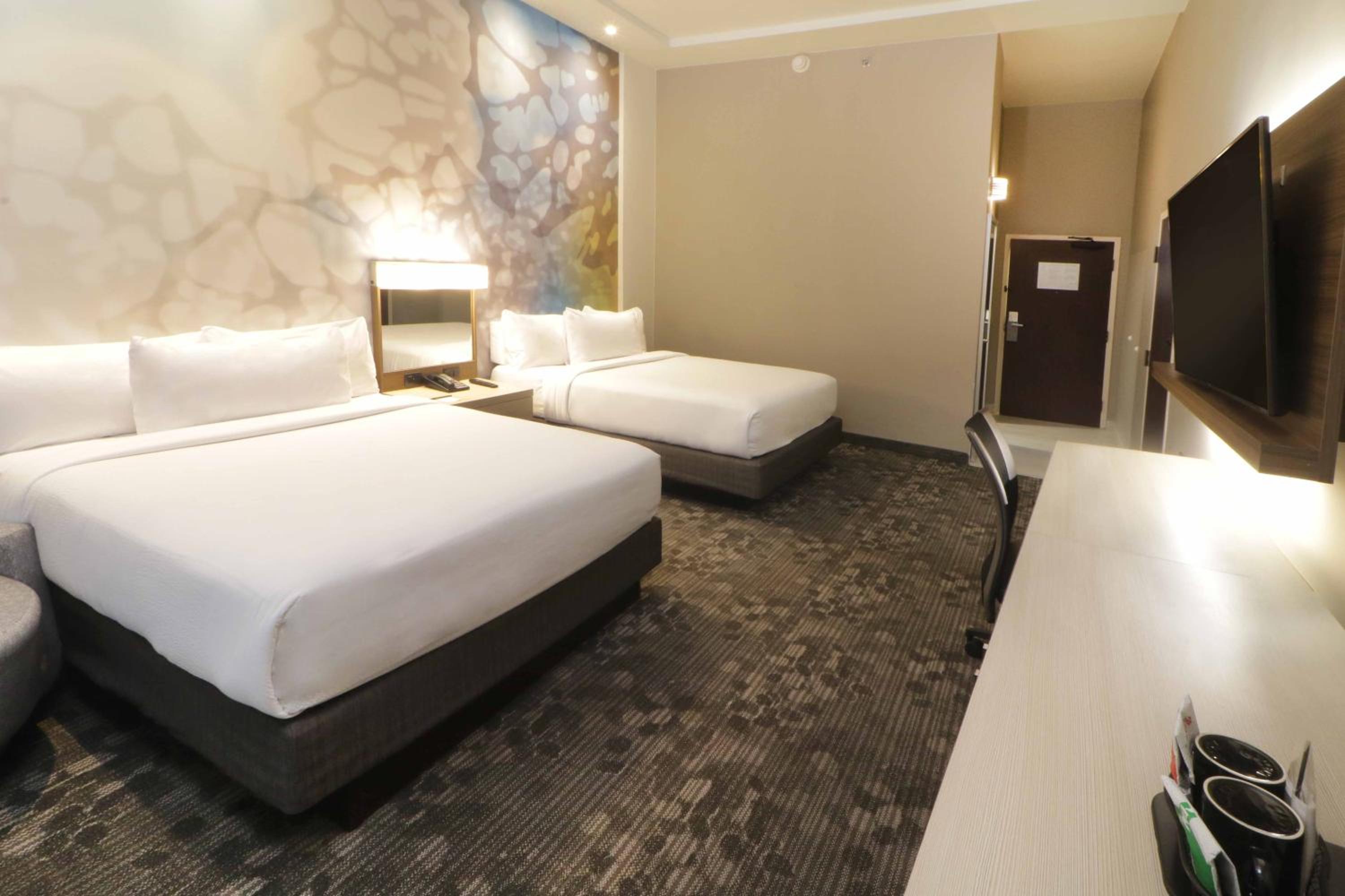Queen Room with Two Queen Beds photo 2