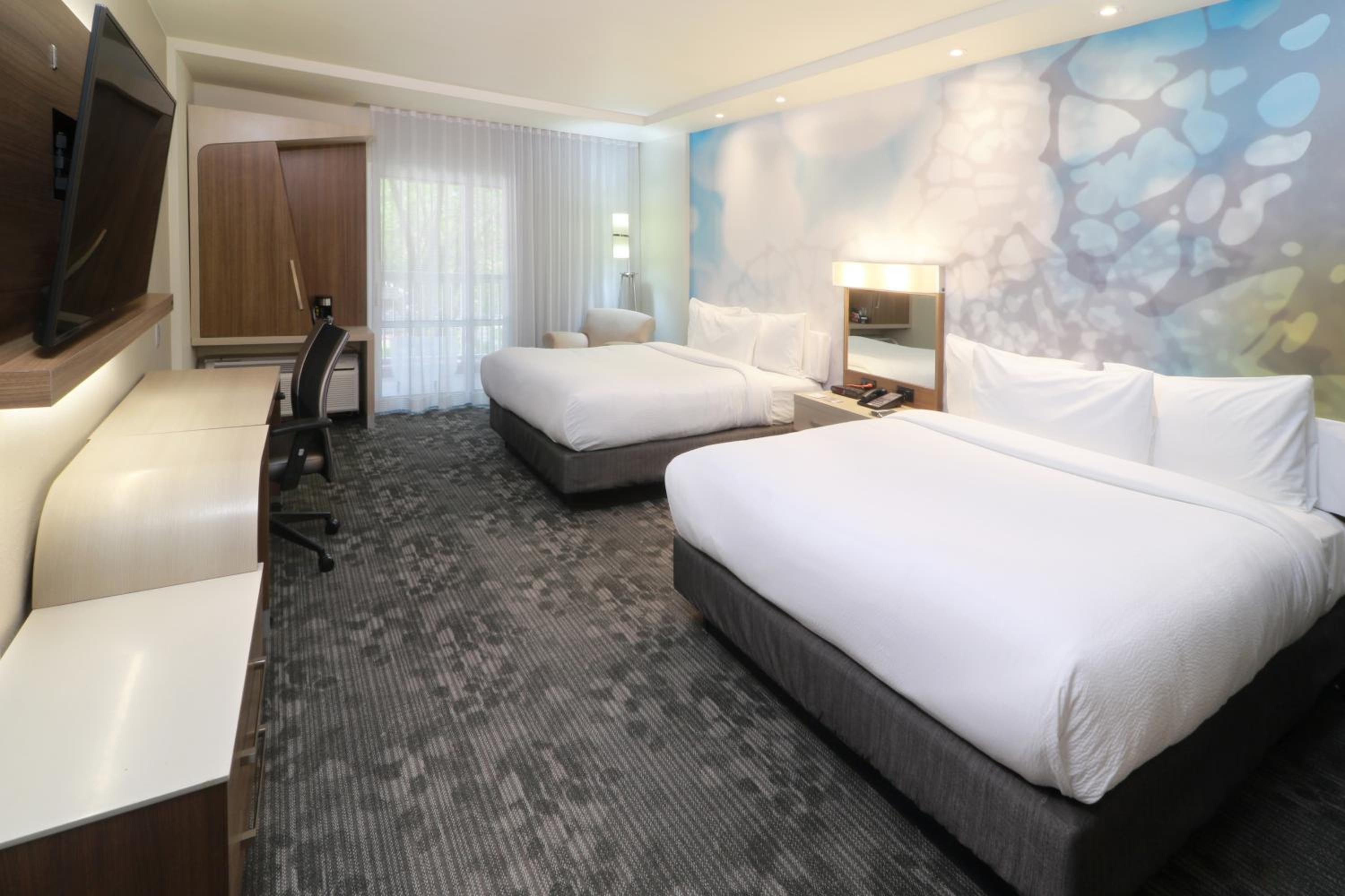 Queen Room with Two Queen Beds photo 3