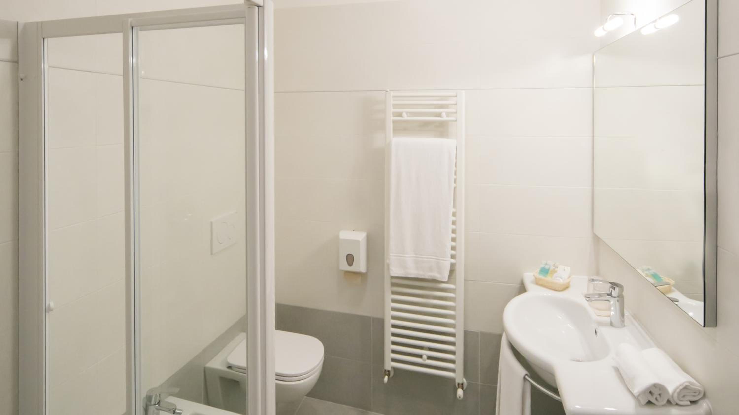 Superior Double or Twin Room - Photo 4