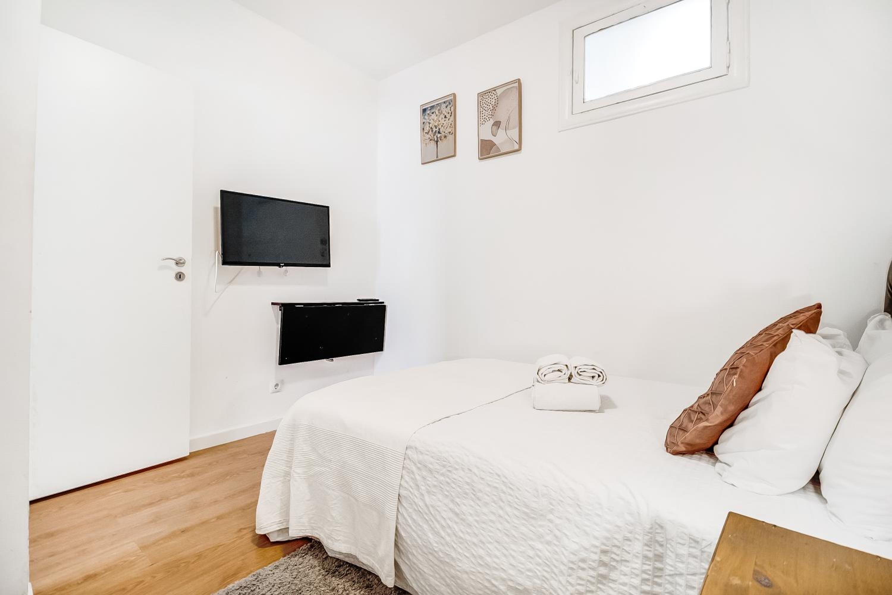 Three-Bedroom Apartment - Photo 13
