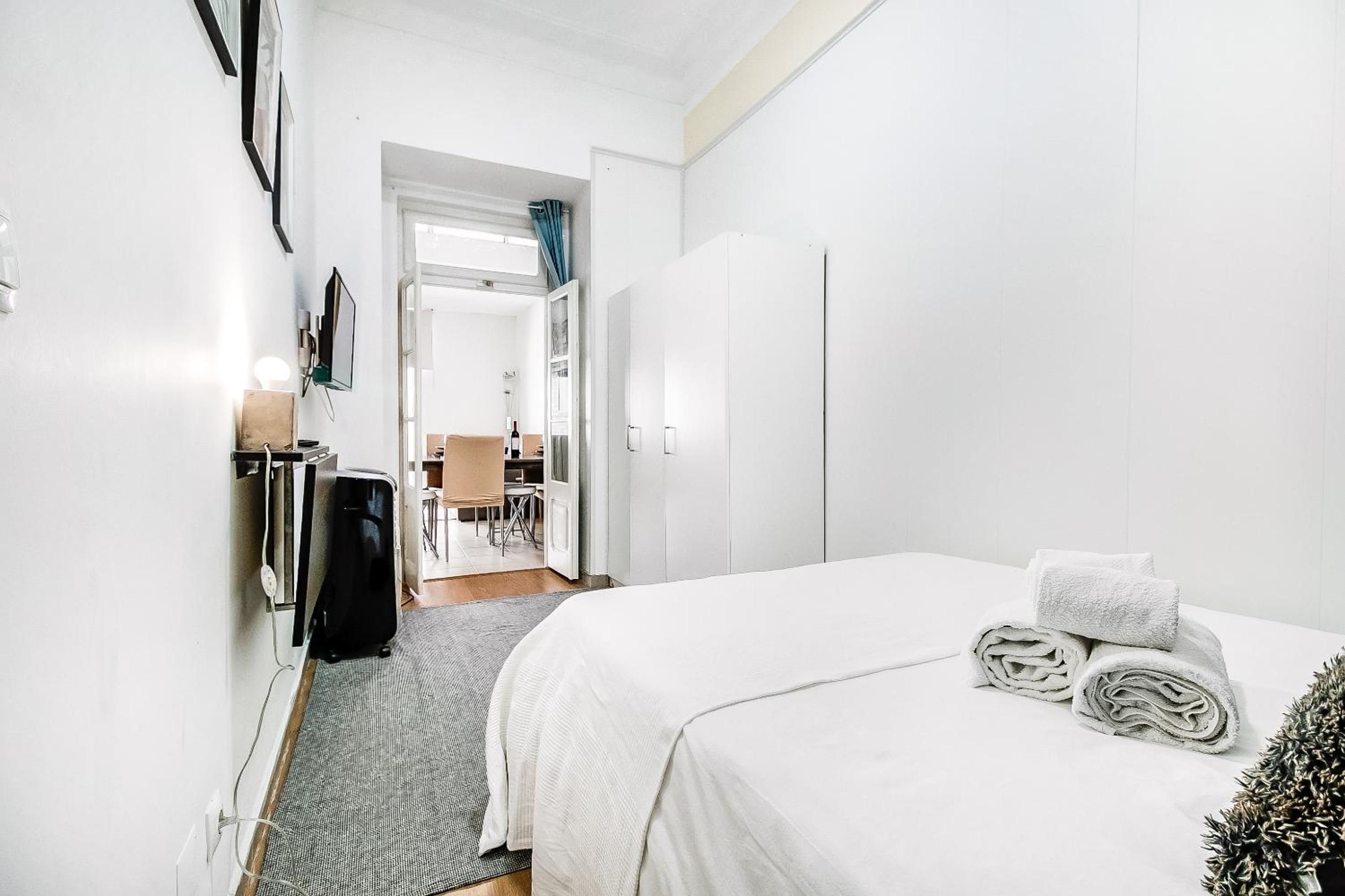Three-Bedroom Apartment - Photo 16