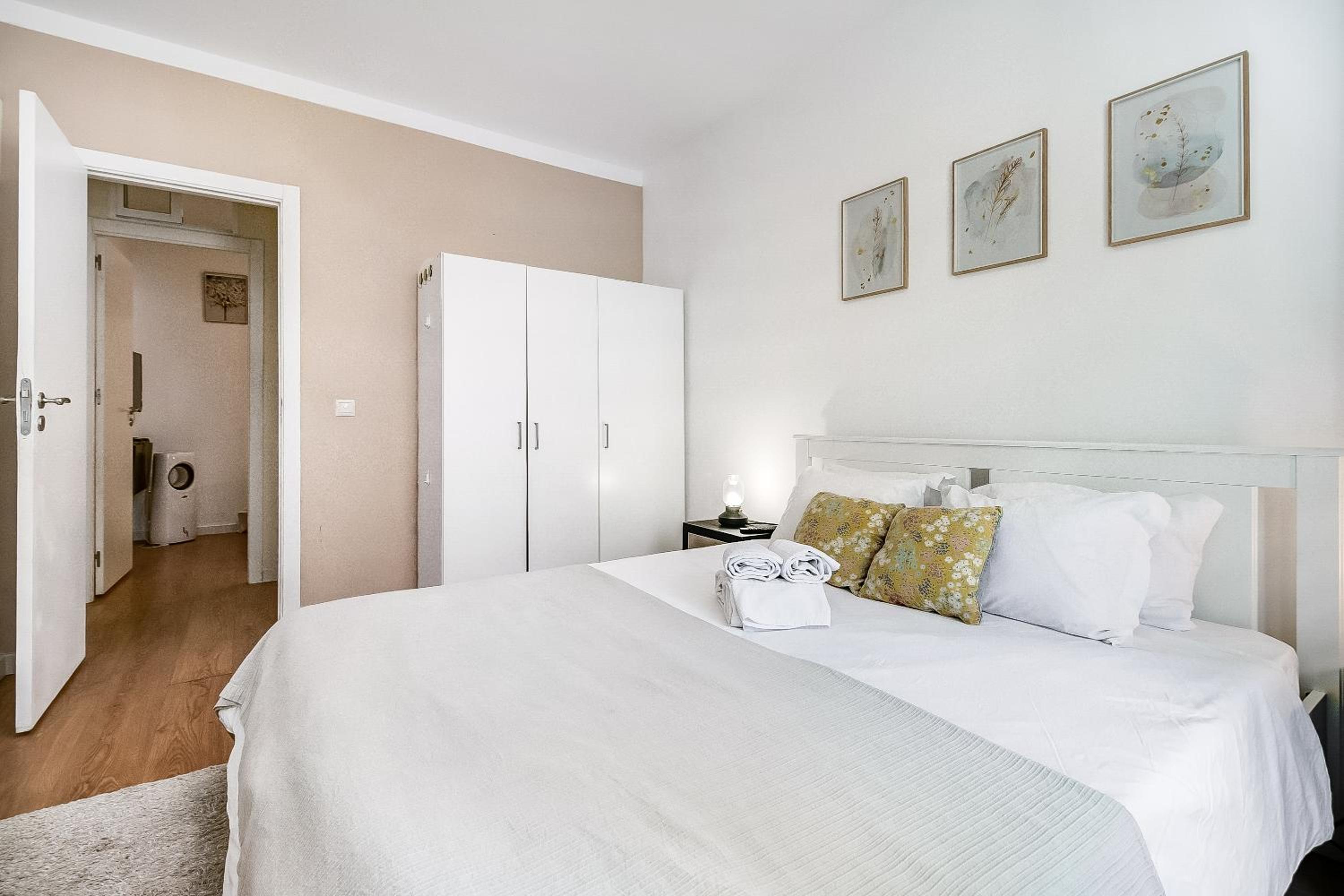 Three-Bedroom Apartment - Photo 22
