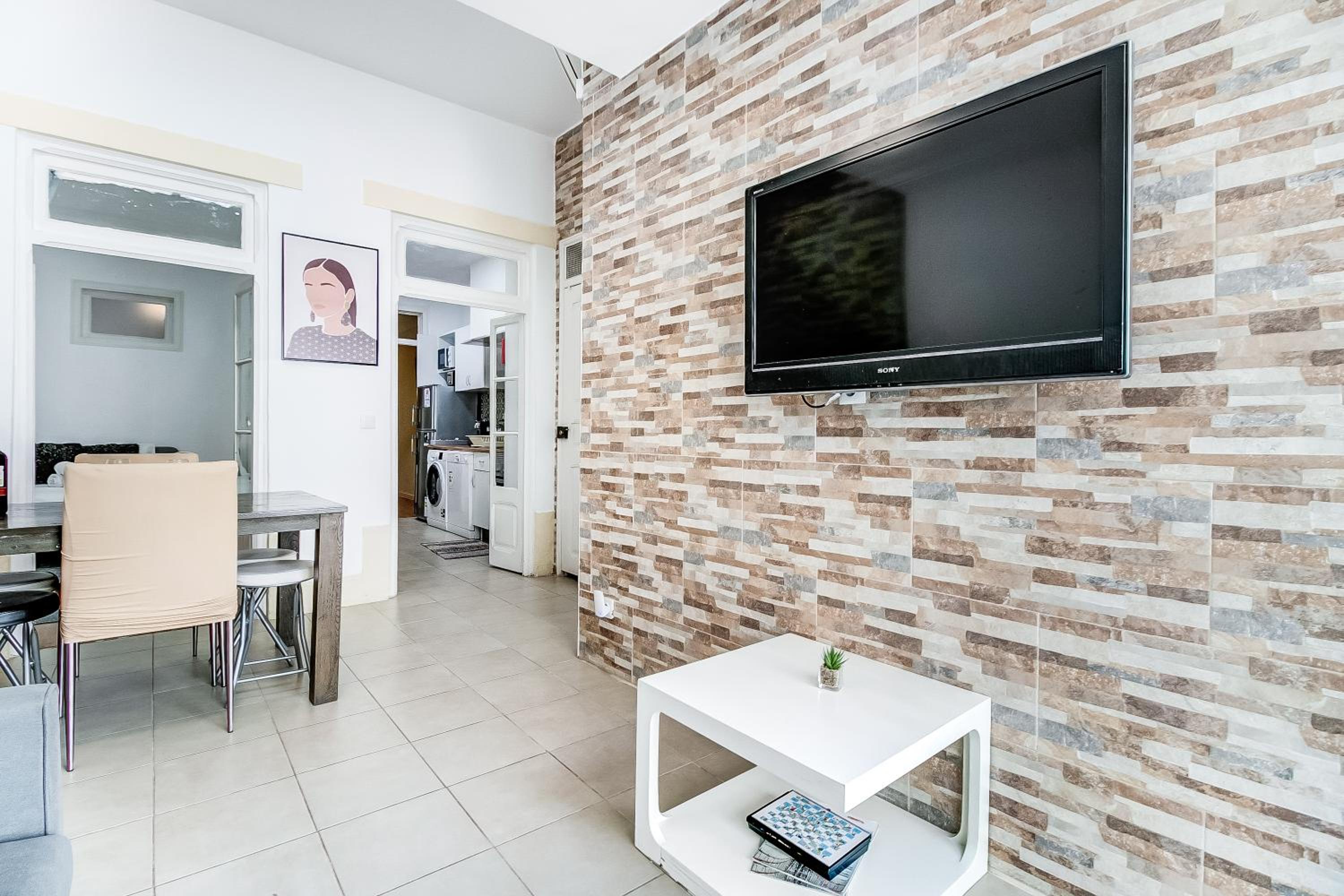 Three-Bedroom Apartment - Photo 31