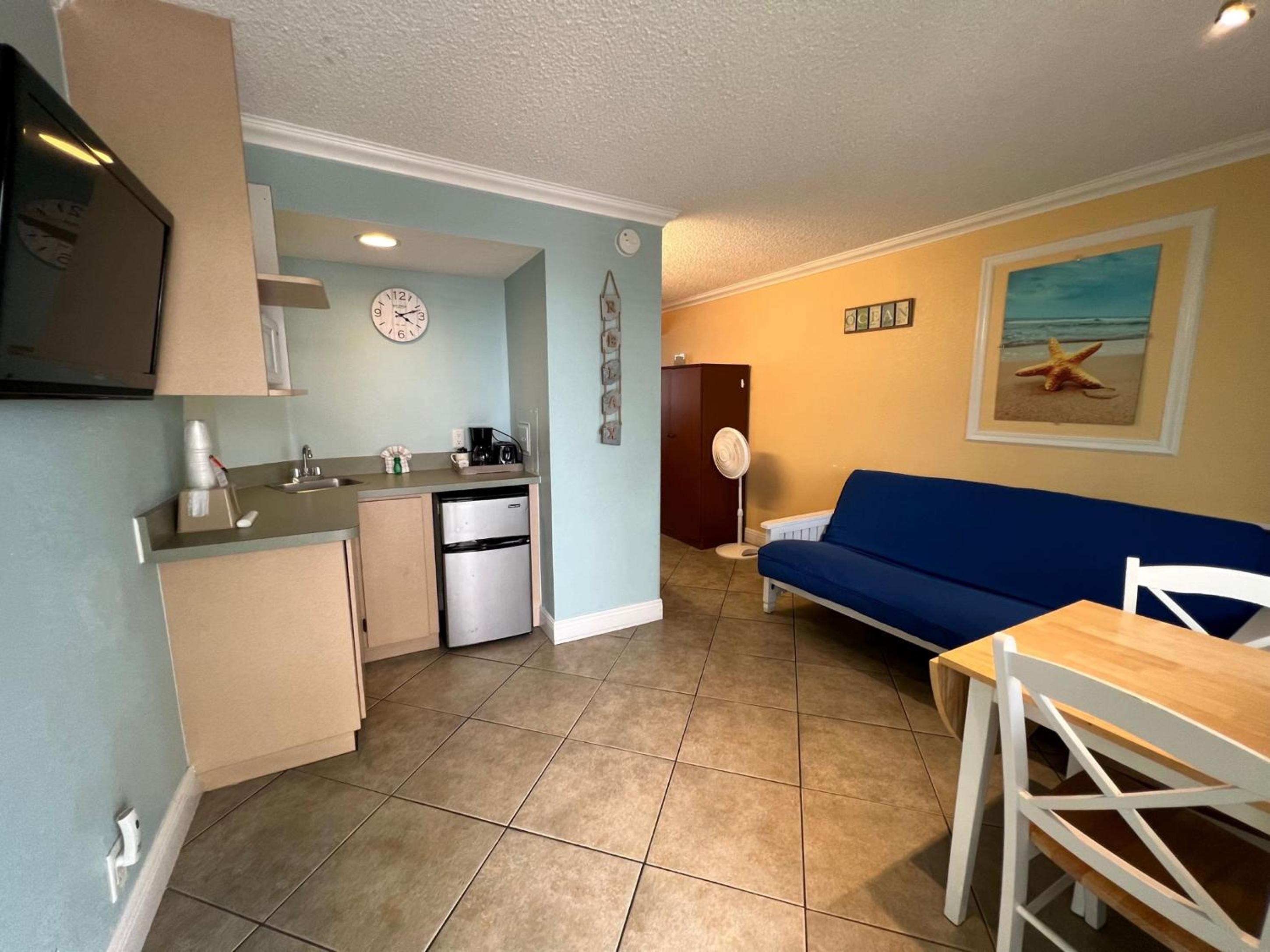 Double Suite with Pool View photo 2